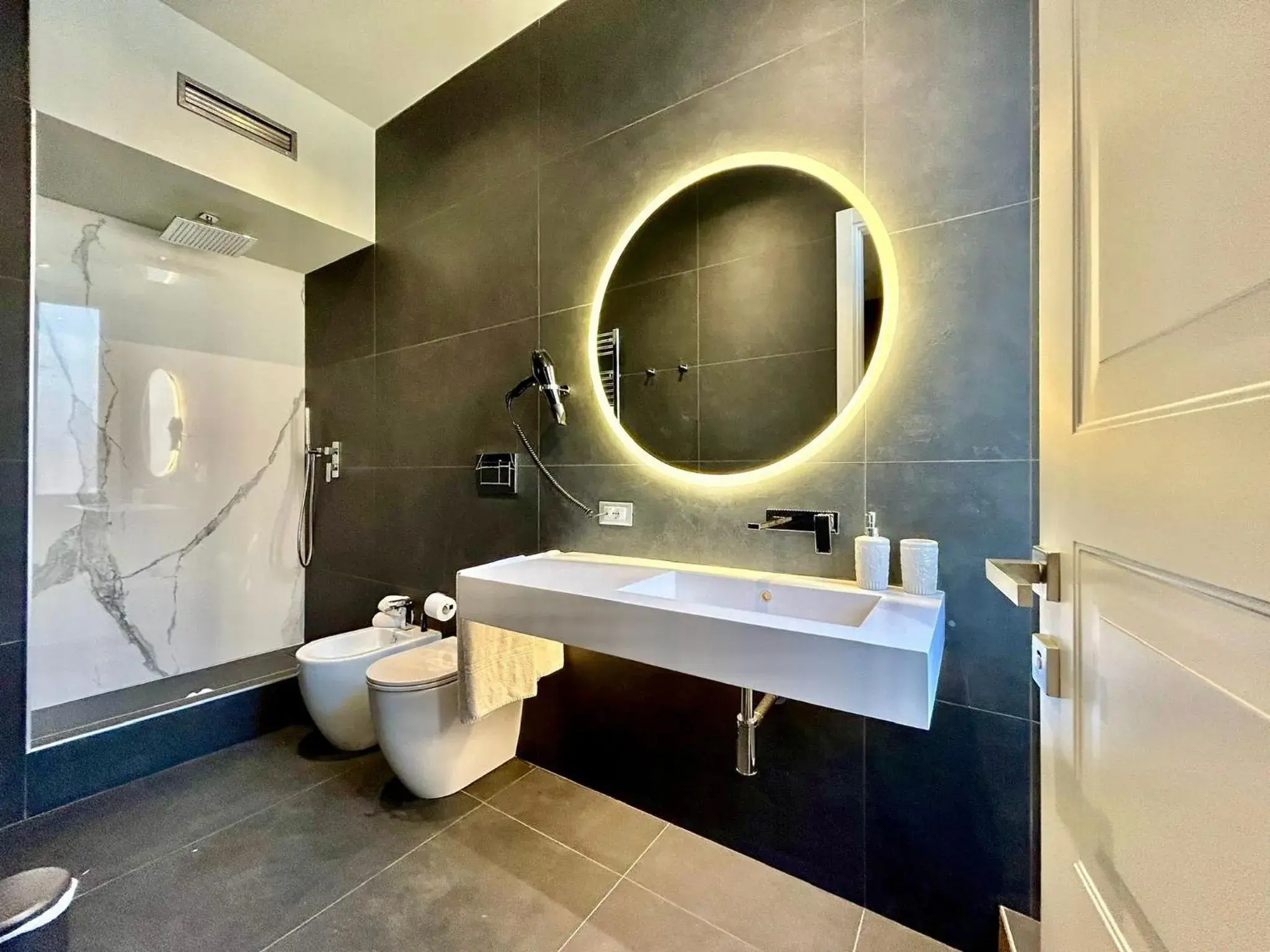 Apartment - Split Level in Private Luxury Suites Apartment - Split Level in Private Luxury Suites