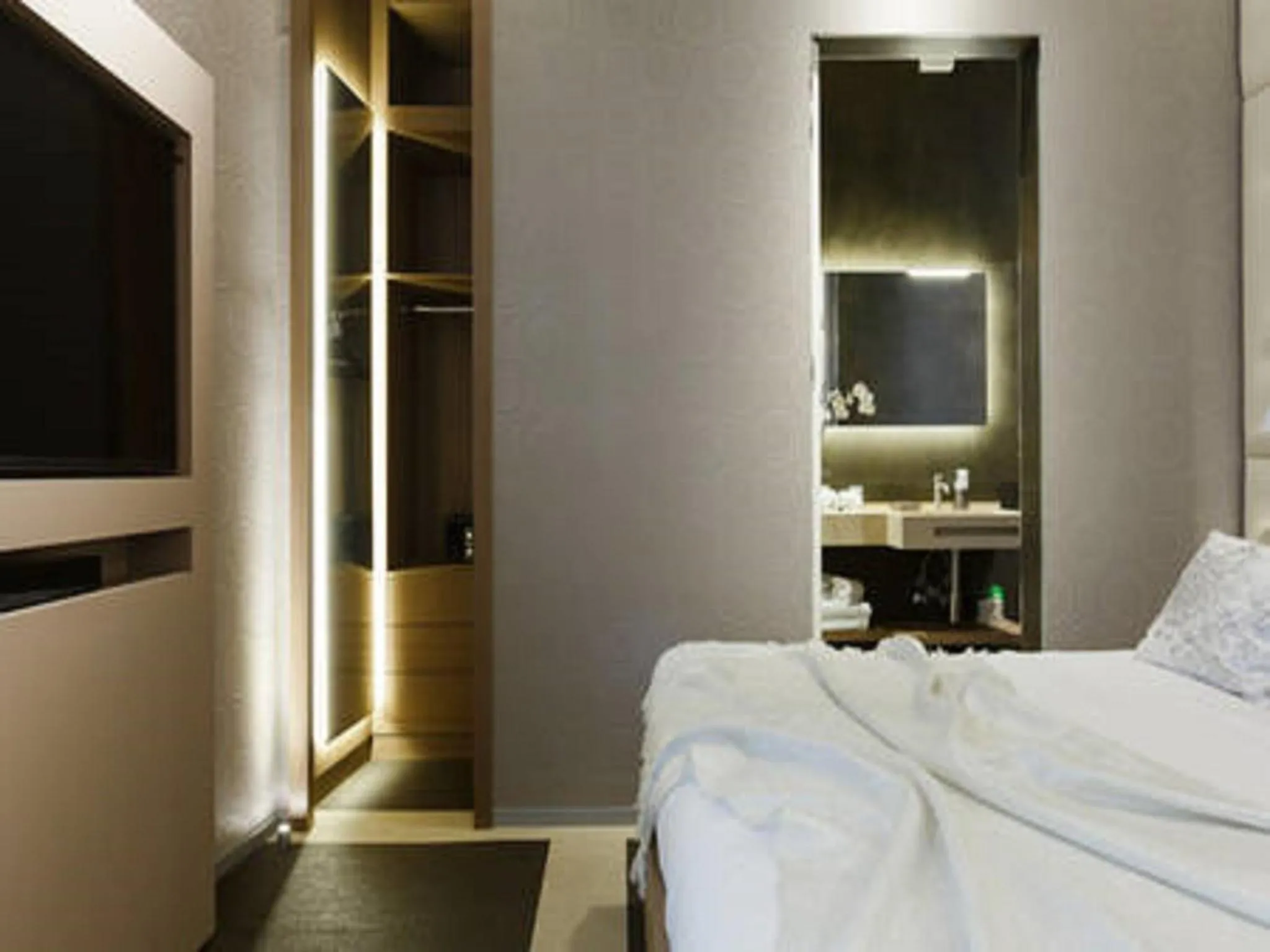 Bed in Private Luxury Suites