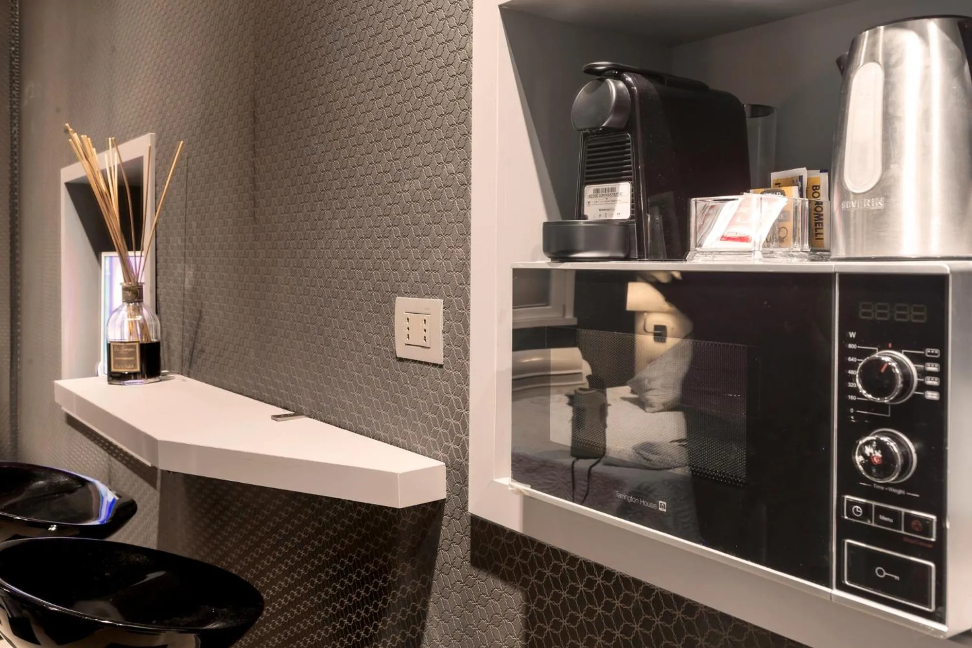 Coffee/tea facilities in Private Luxury Suites