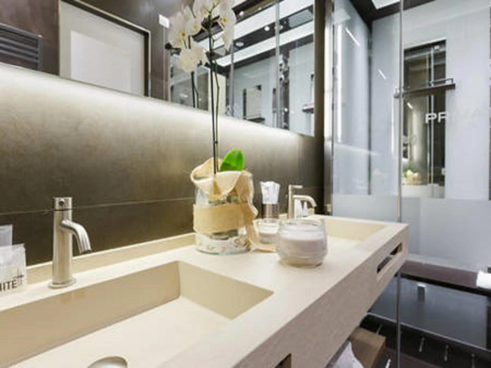Decorative detail in Private Luxury Suites