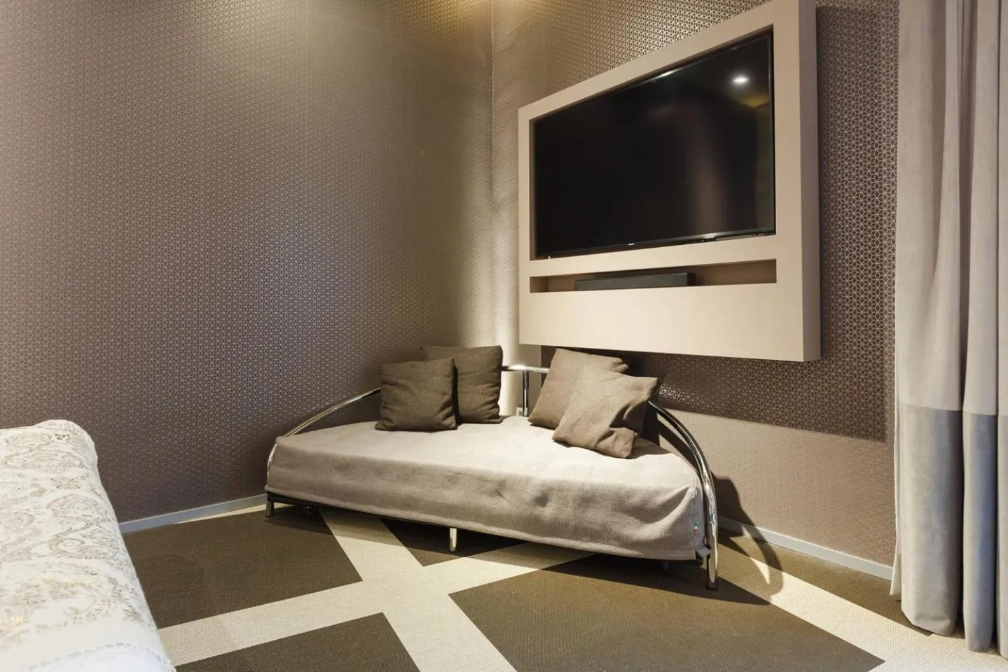 Photo of the whole room, Bed in Private Luxury Suites