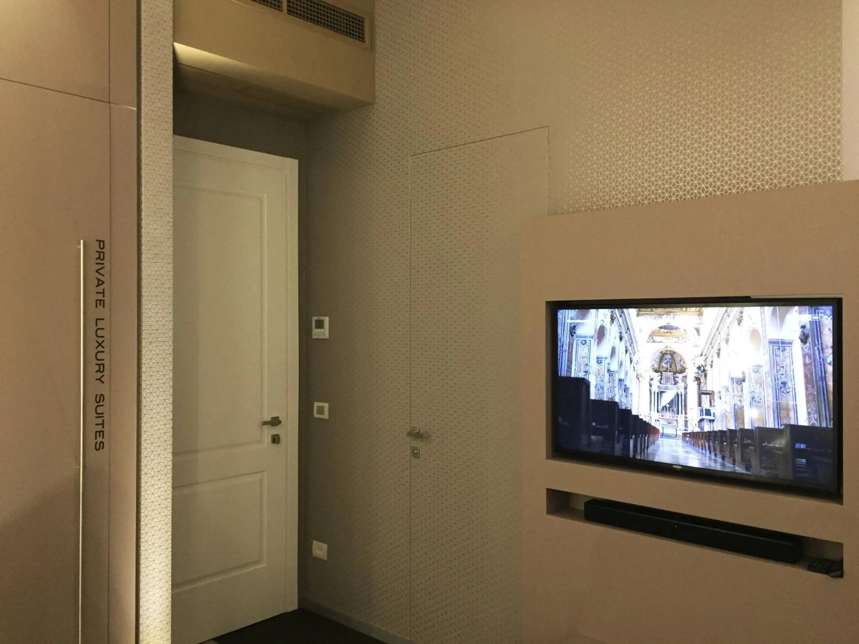 TV and multimedia in Private Luxury Suites