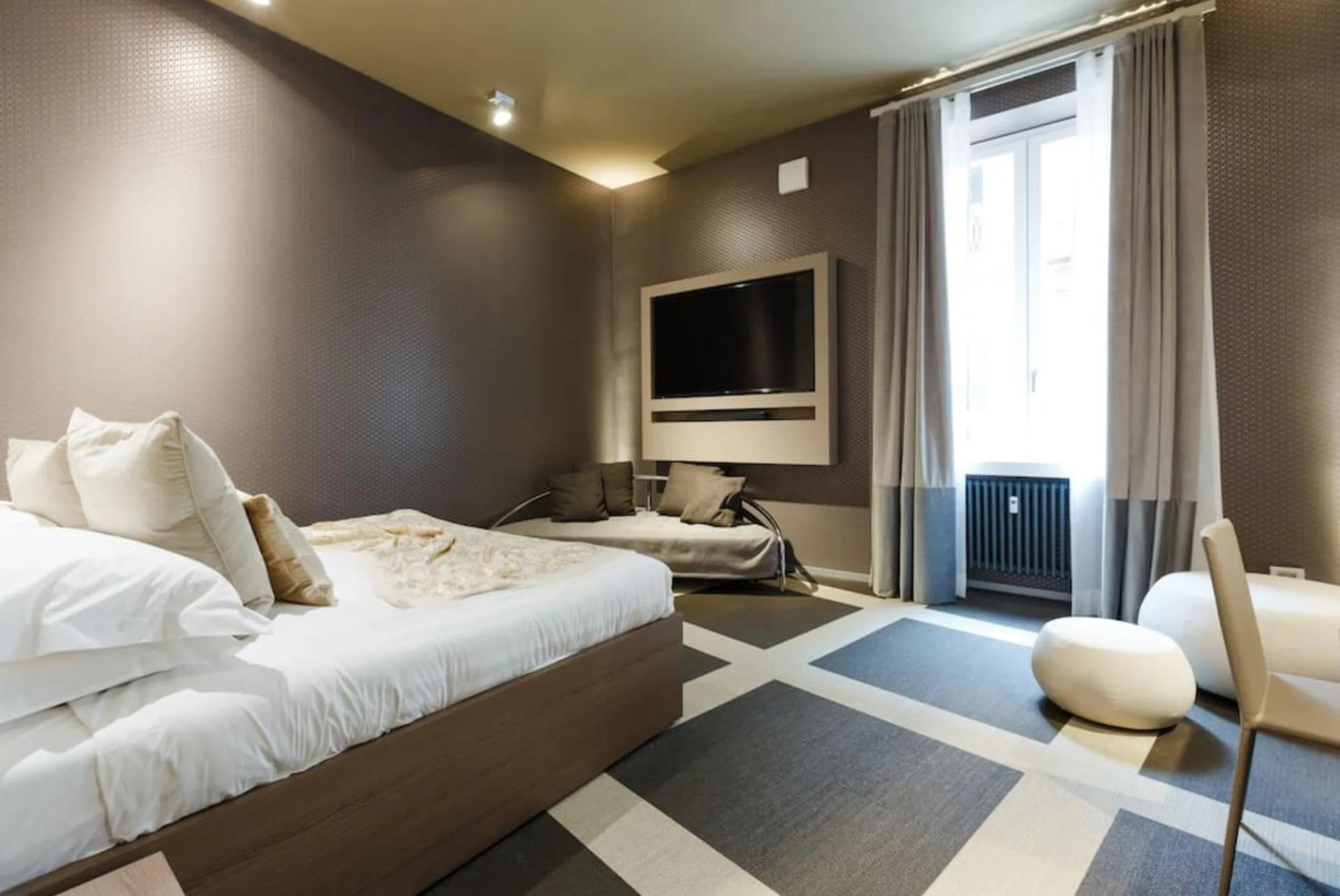 Bedroom, Bed in Private Luxury Suites
