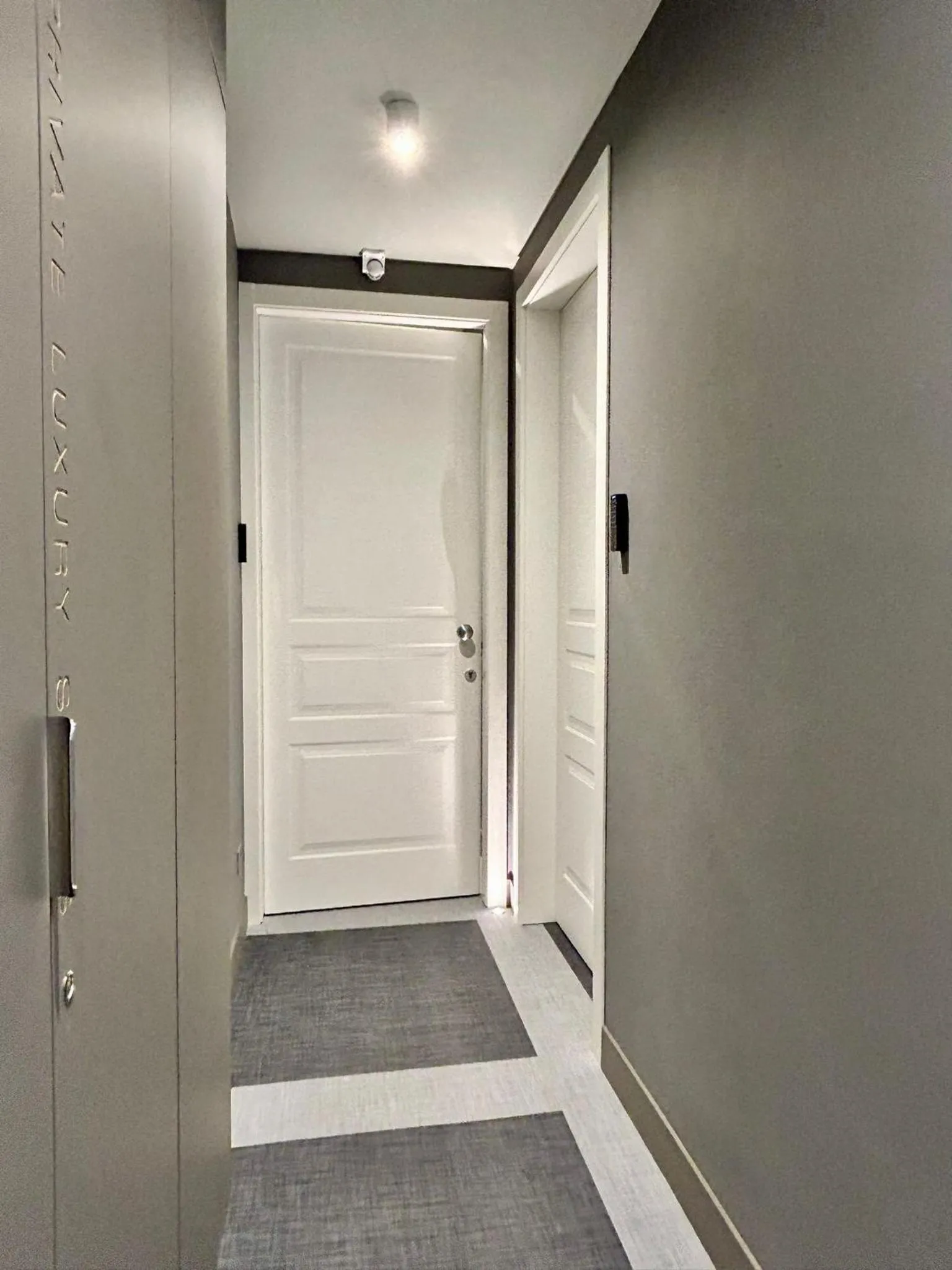 Facade/entrance in Private Luxury Suites