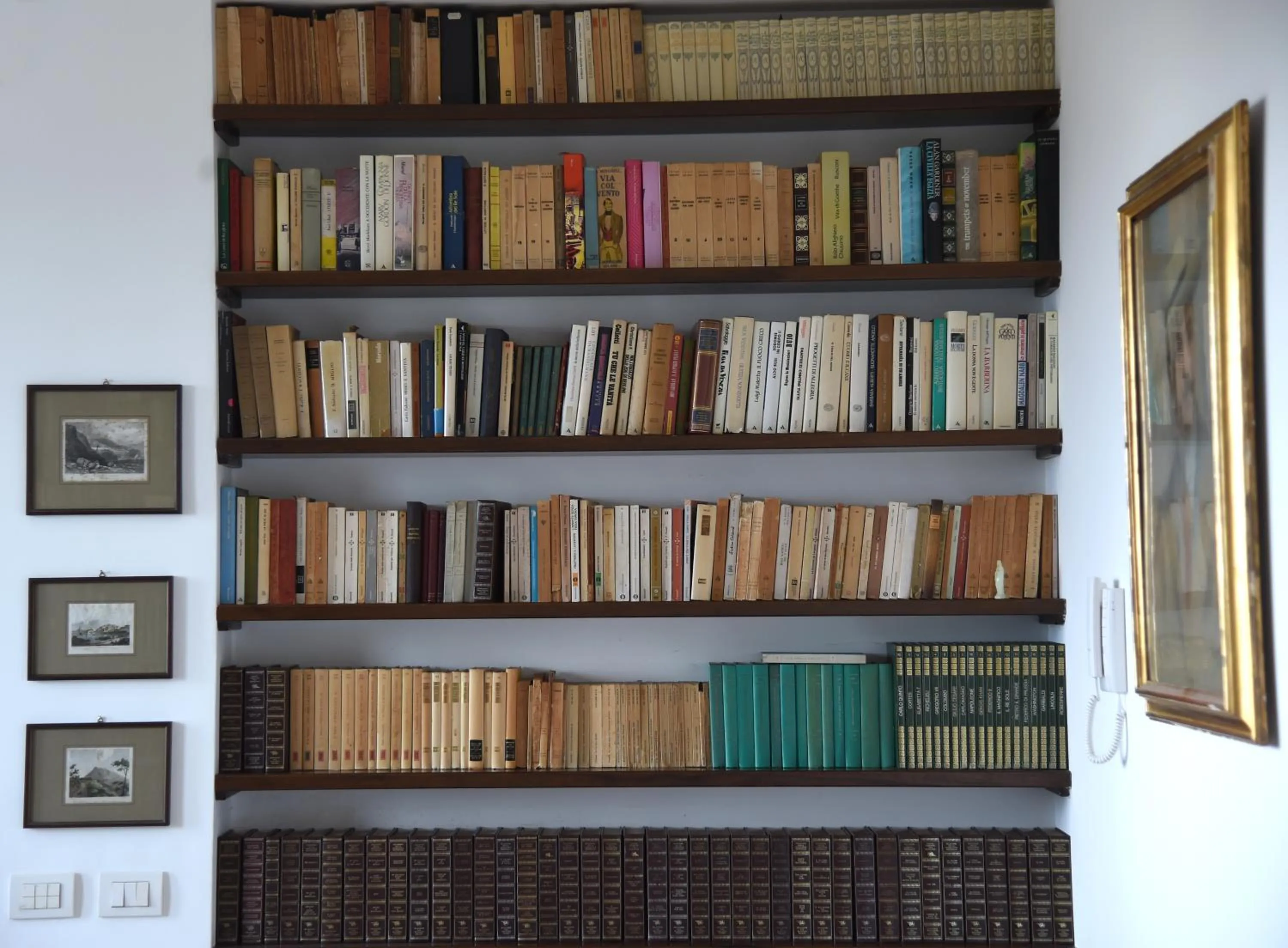 Library in Bella Sorrento B&B