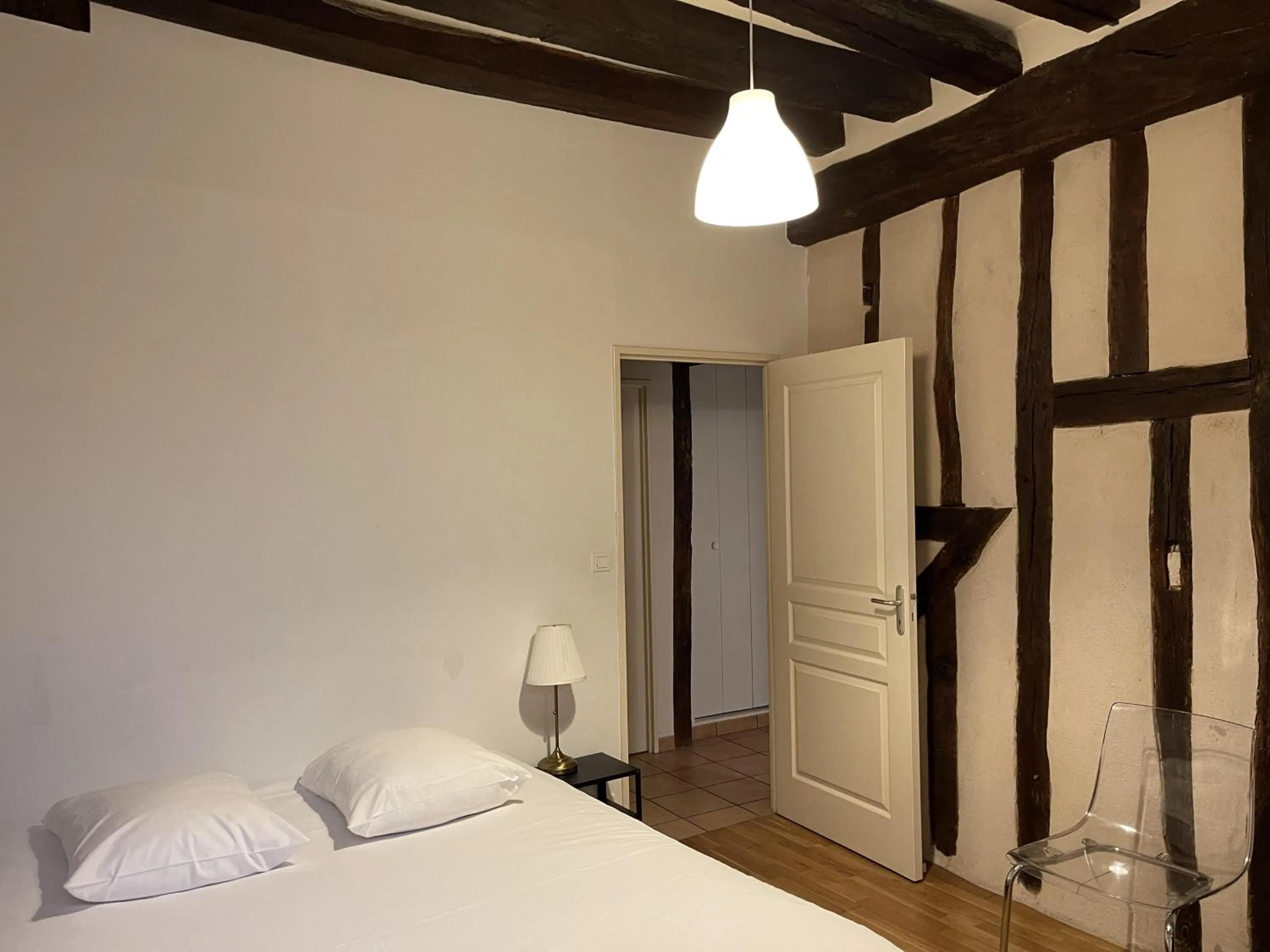 Bedroom, Bed in Appartement Le Coche d'Eau Auxerre Les Quais