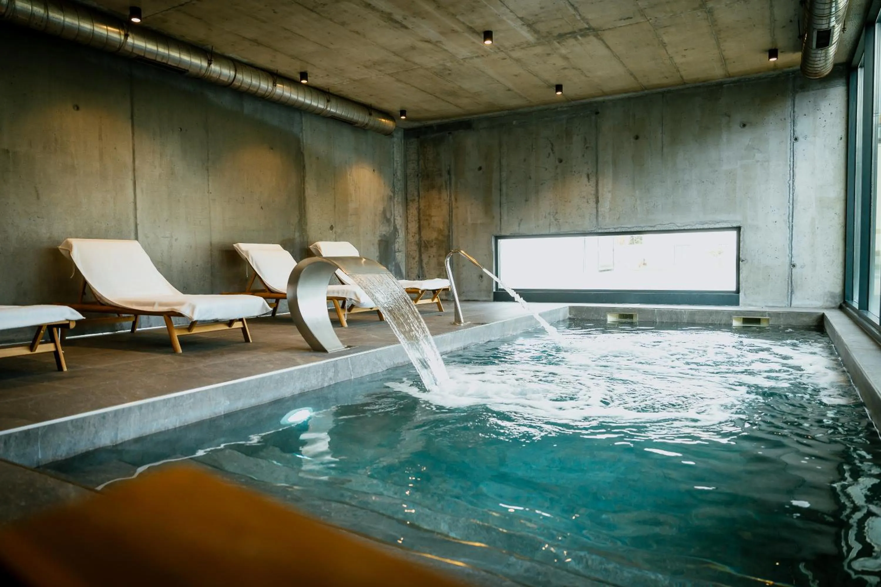 Swimming pool in Borralha Hotel, Restaurante & Spa