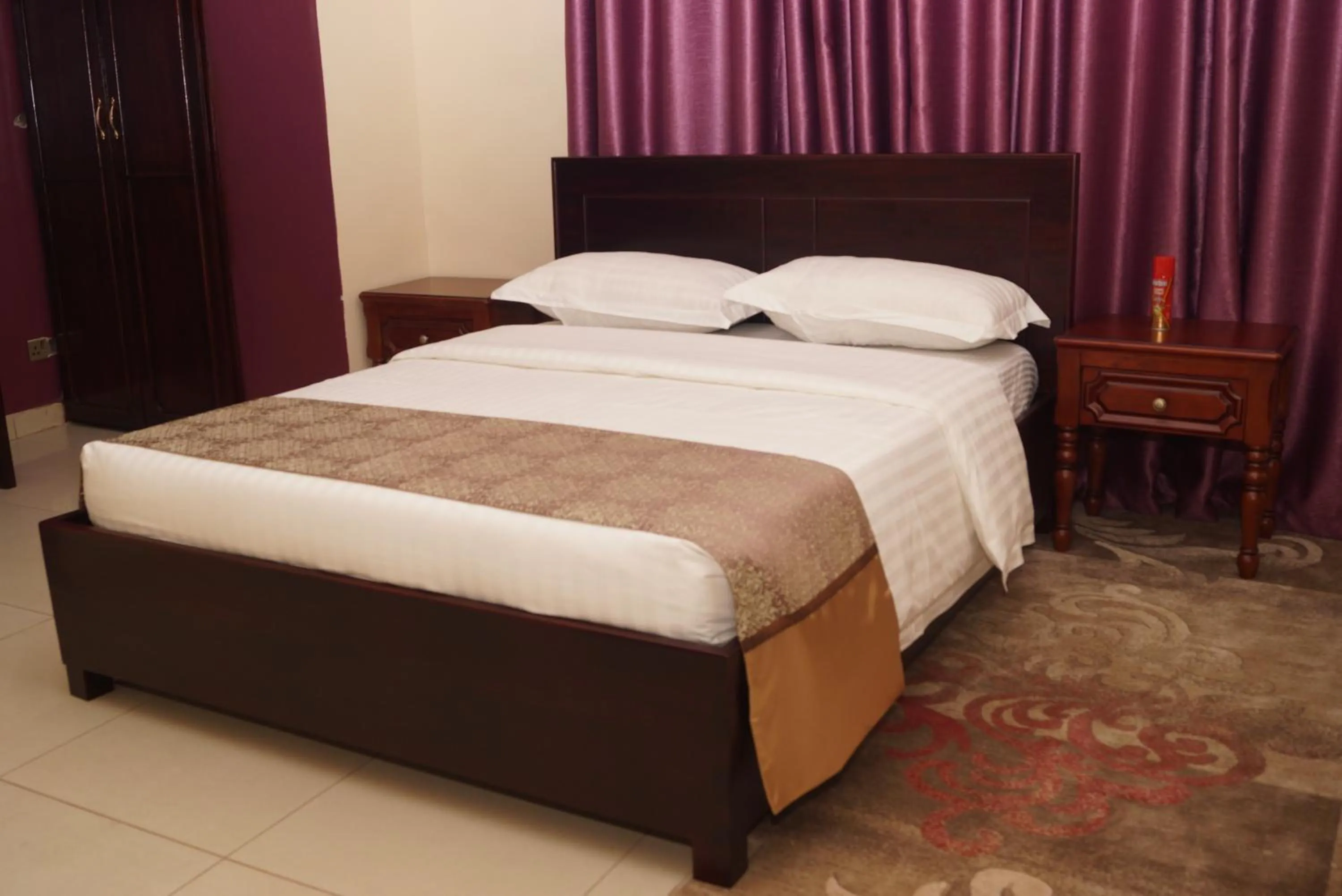 Bed in Diamonds Hotel Kampala