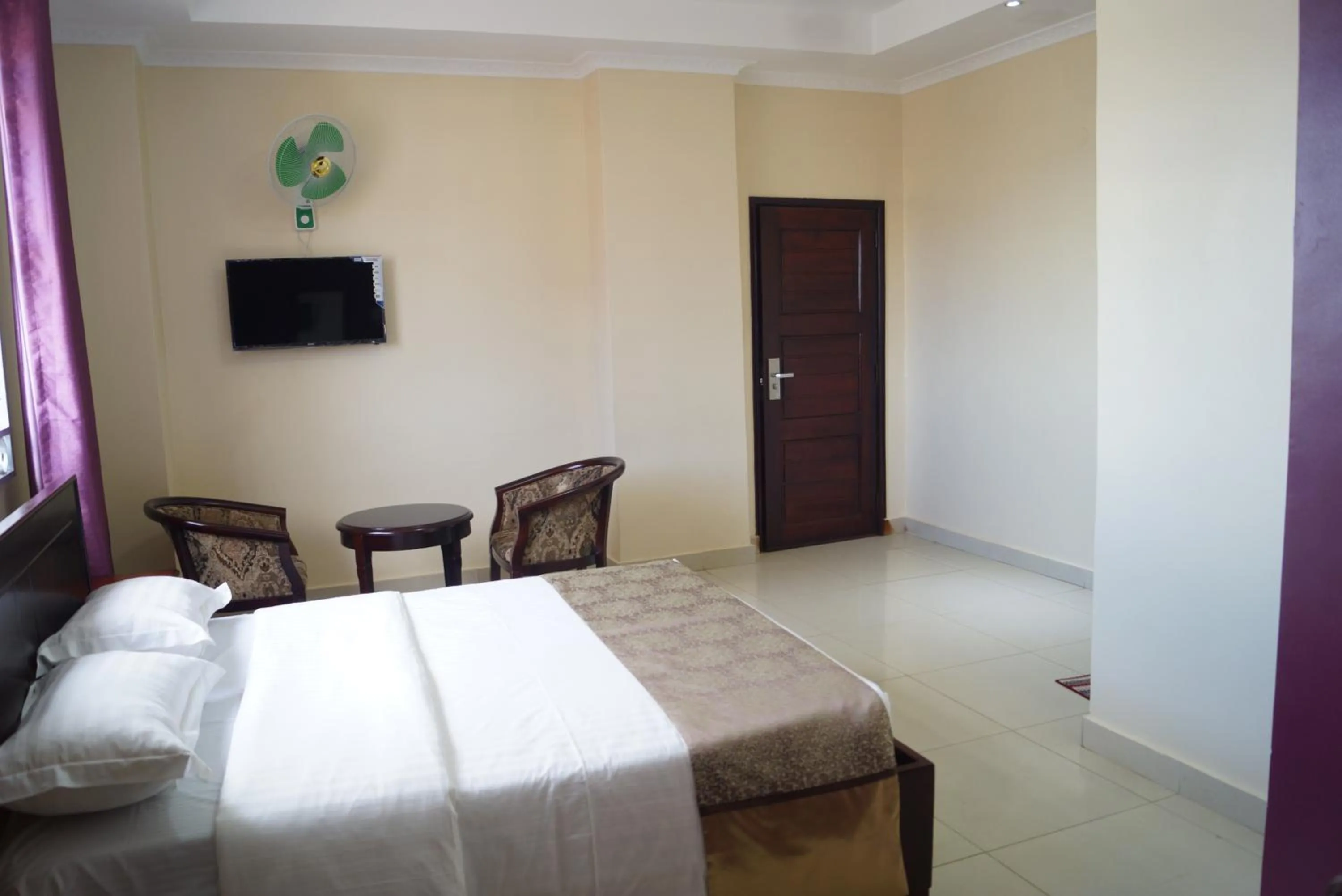 Bed in Diamonds Hotel Kampala