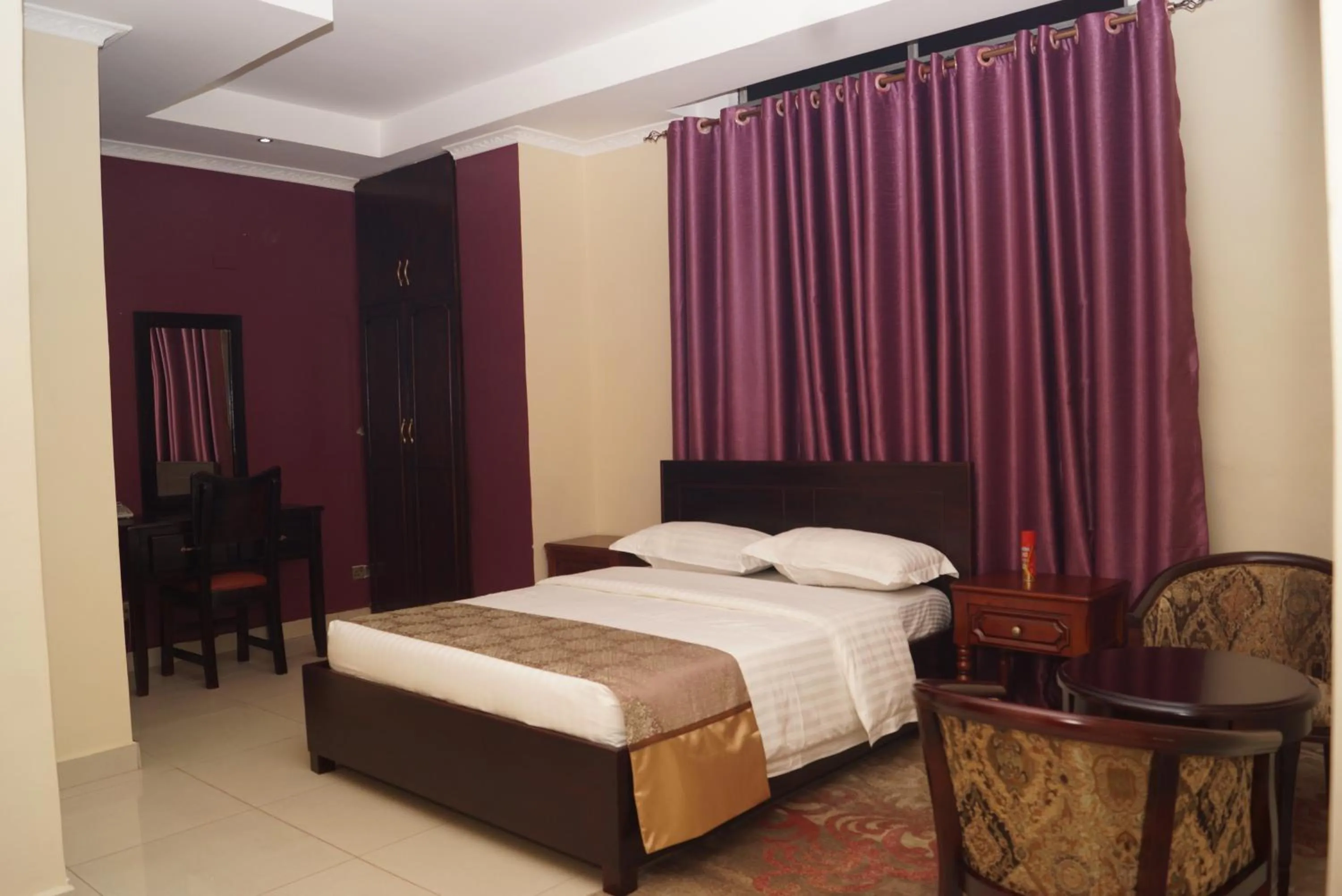 Bed in Diamonds Hotel Kampala