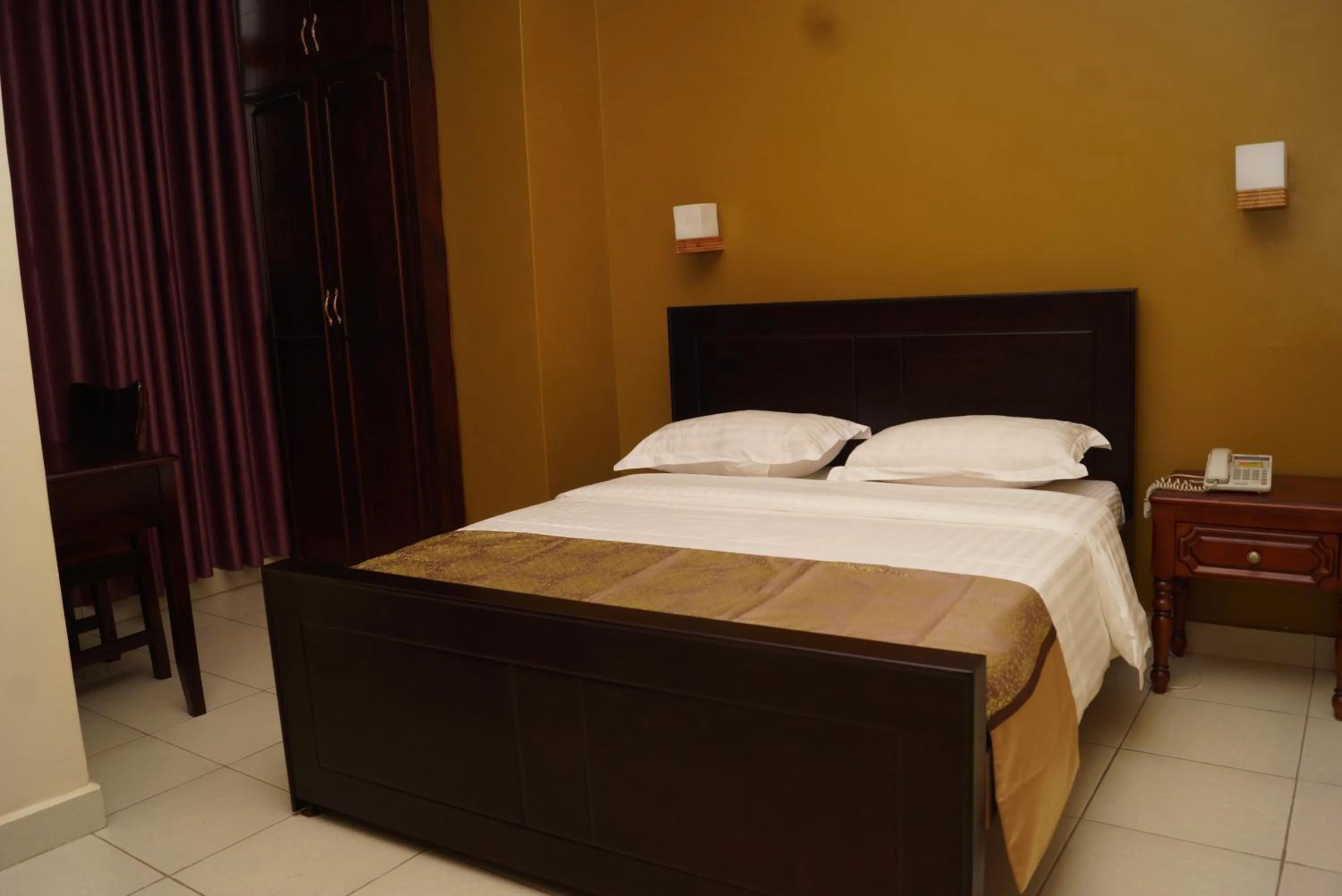 Bed in Diamonds Hotel Kampala