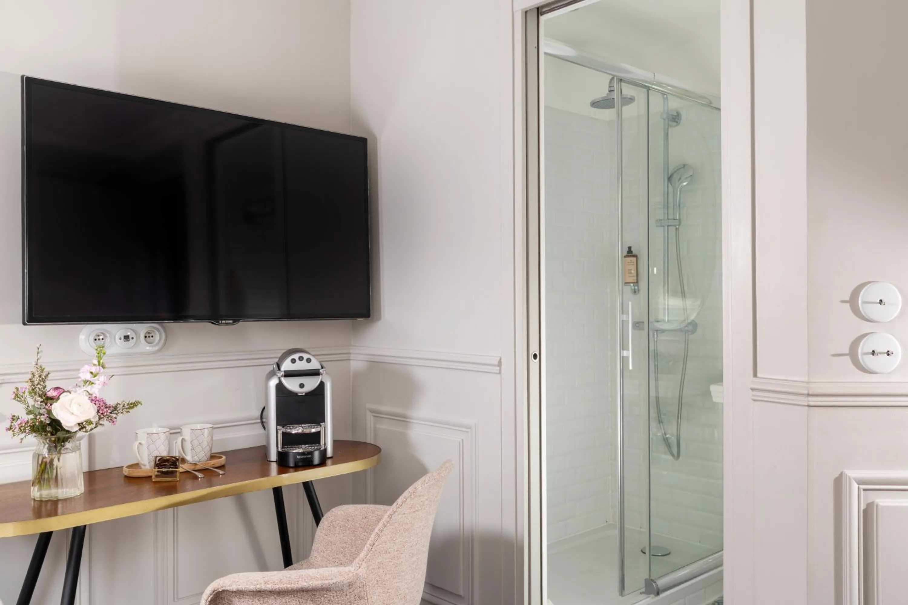 Bathroom in Hôtel Madeleine Haussmann