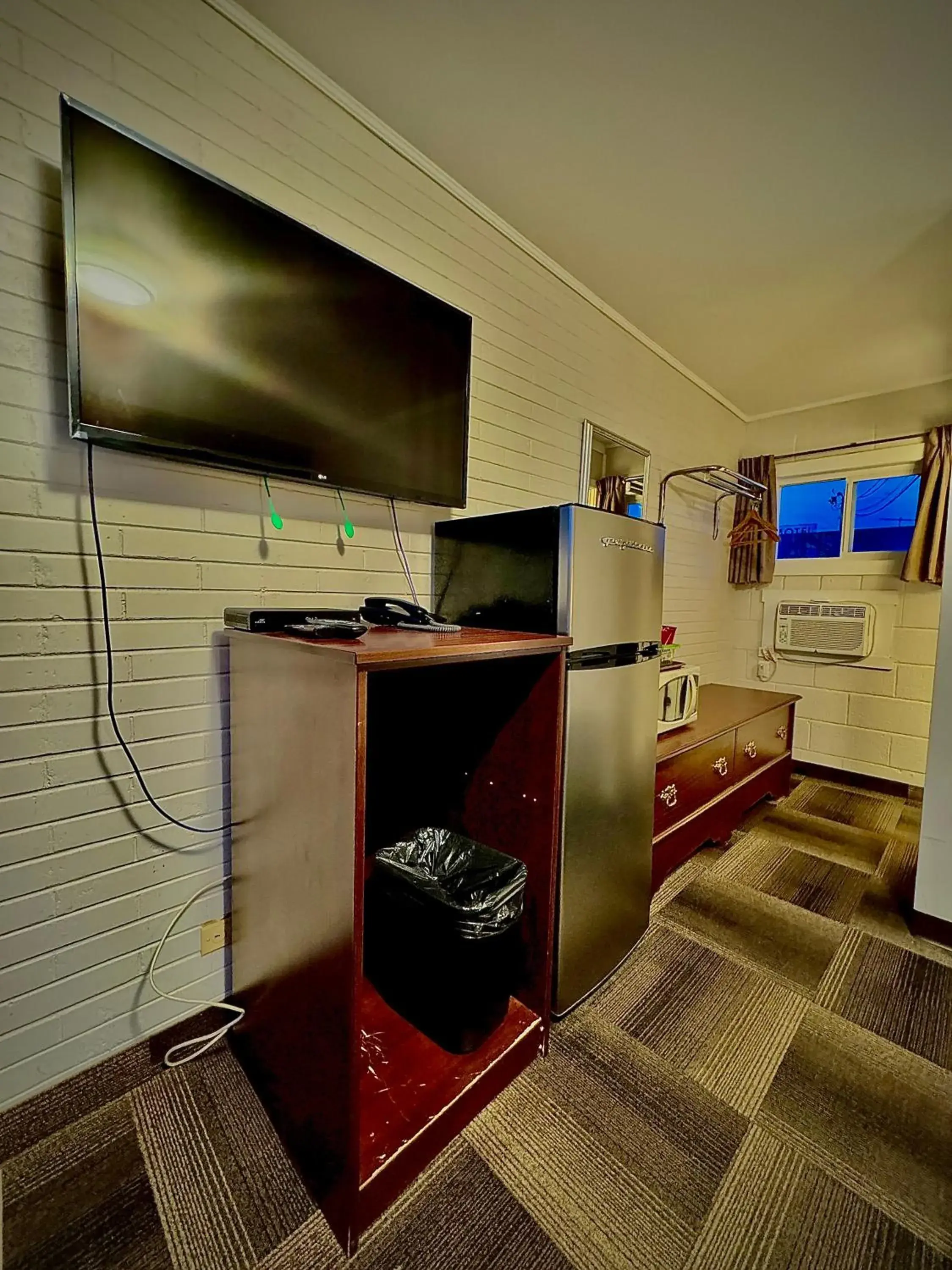 Standard Queen Room Smoking in Caravel Motel Standard Queen Room Smoking in Caravel Motel