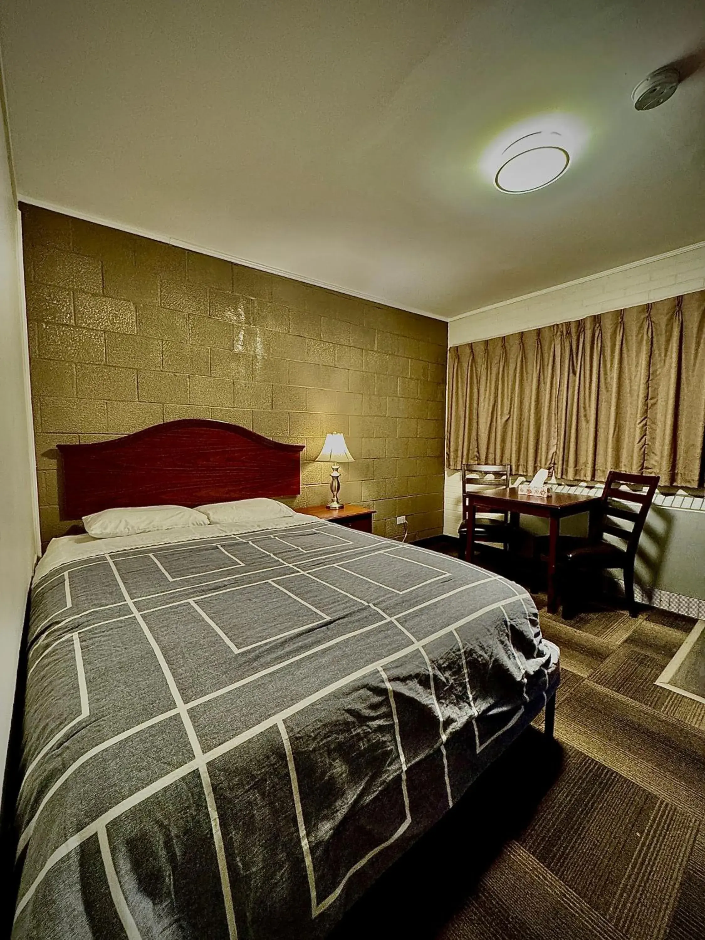 Standard Queen Room in Caravel Motel Standard Queen Room in Caravel Motel