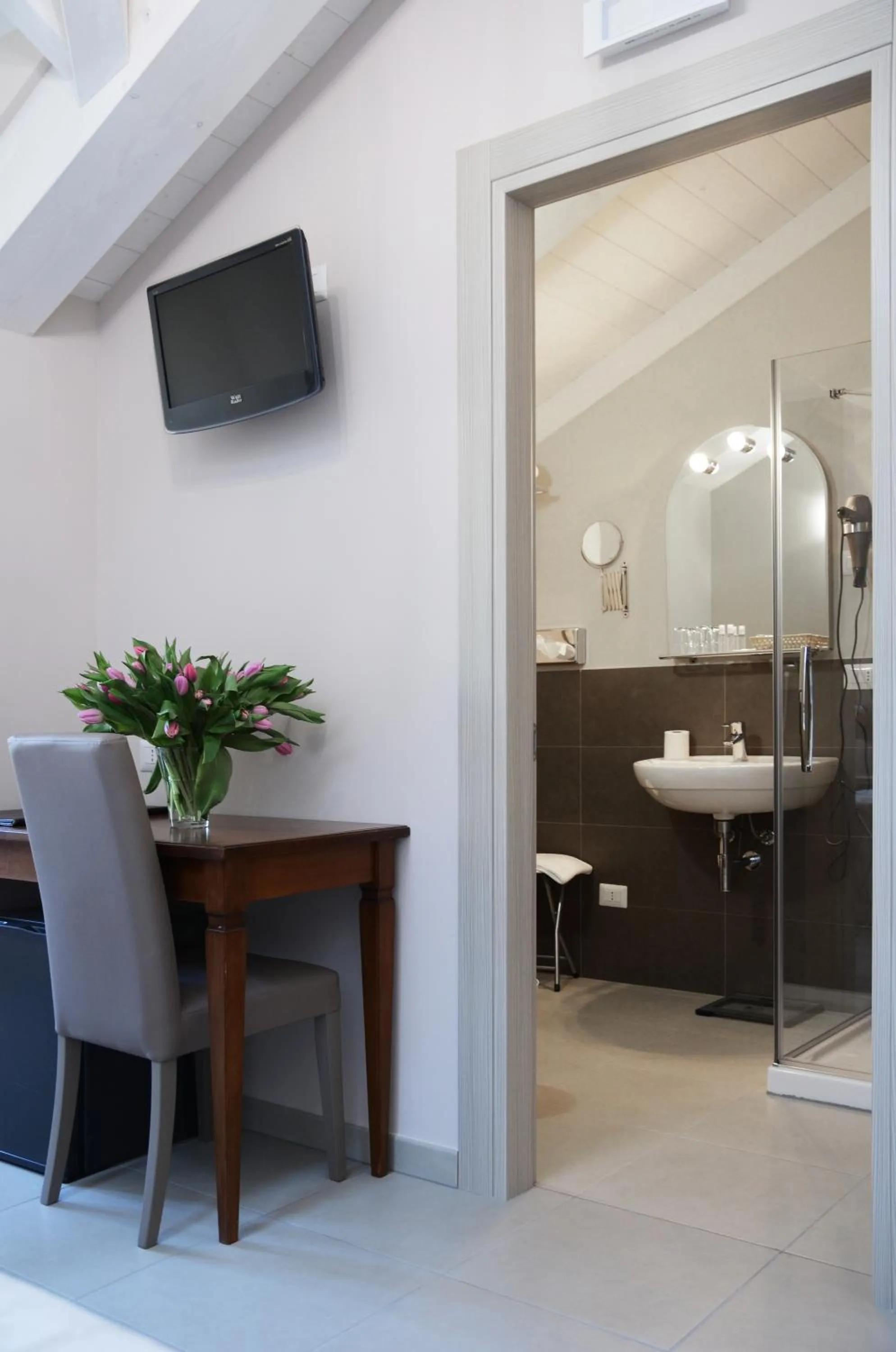 Bathroom in Hotel Giulio Cesare