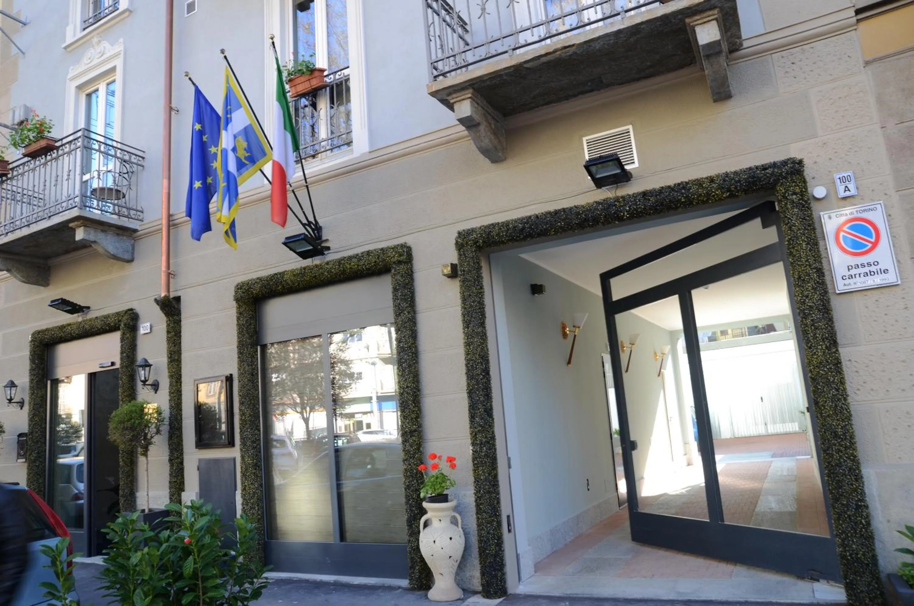 Facade/entrance in Hotel Giulio Cesare