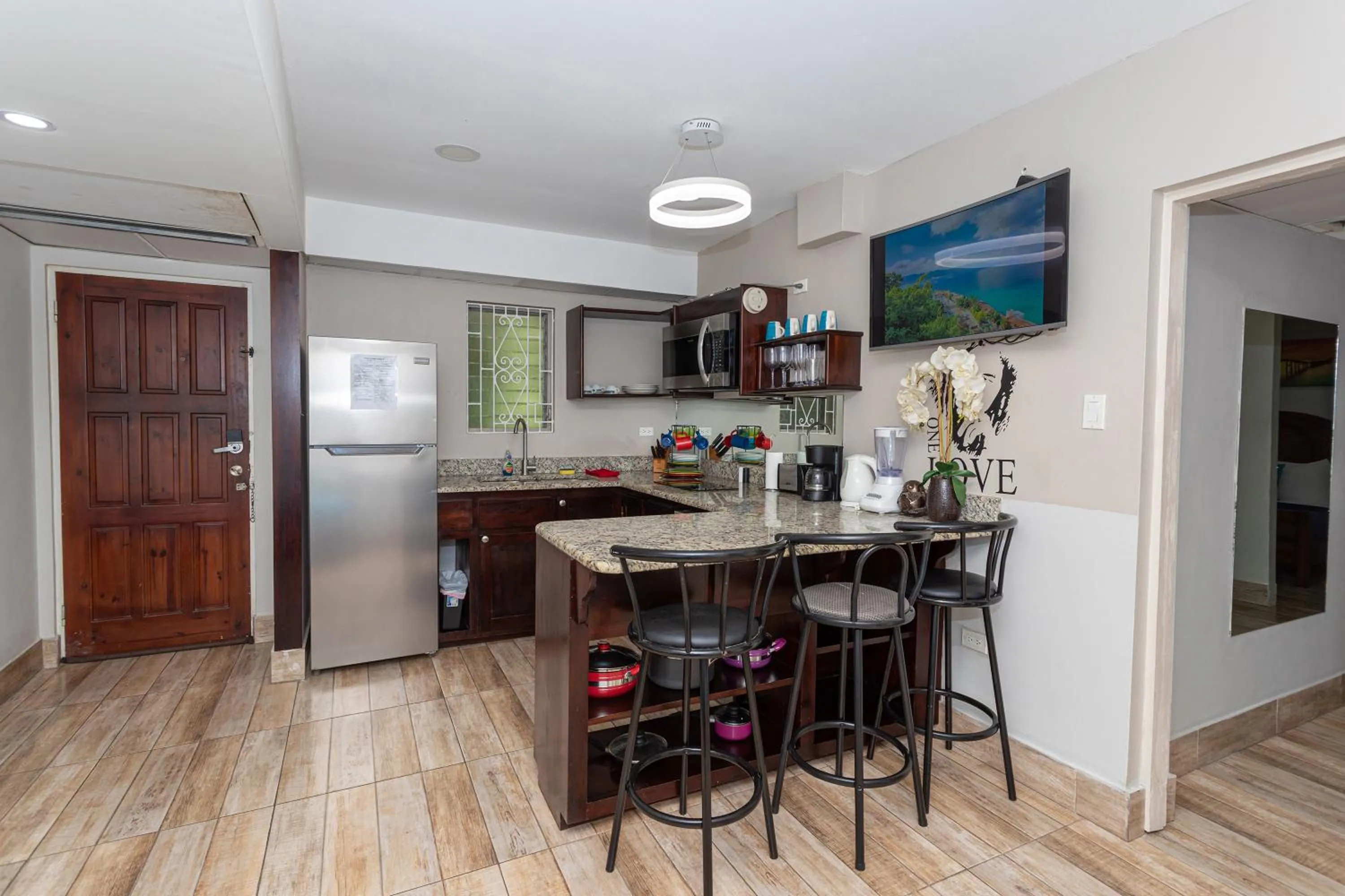 TV and multimedia in Montego Bay Club Apartments