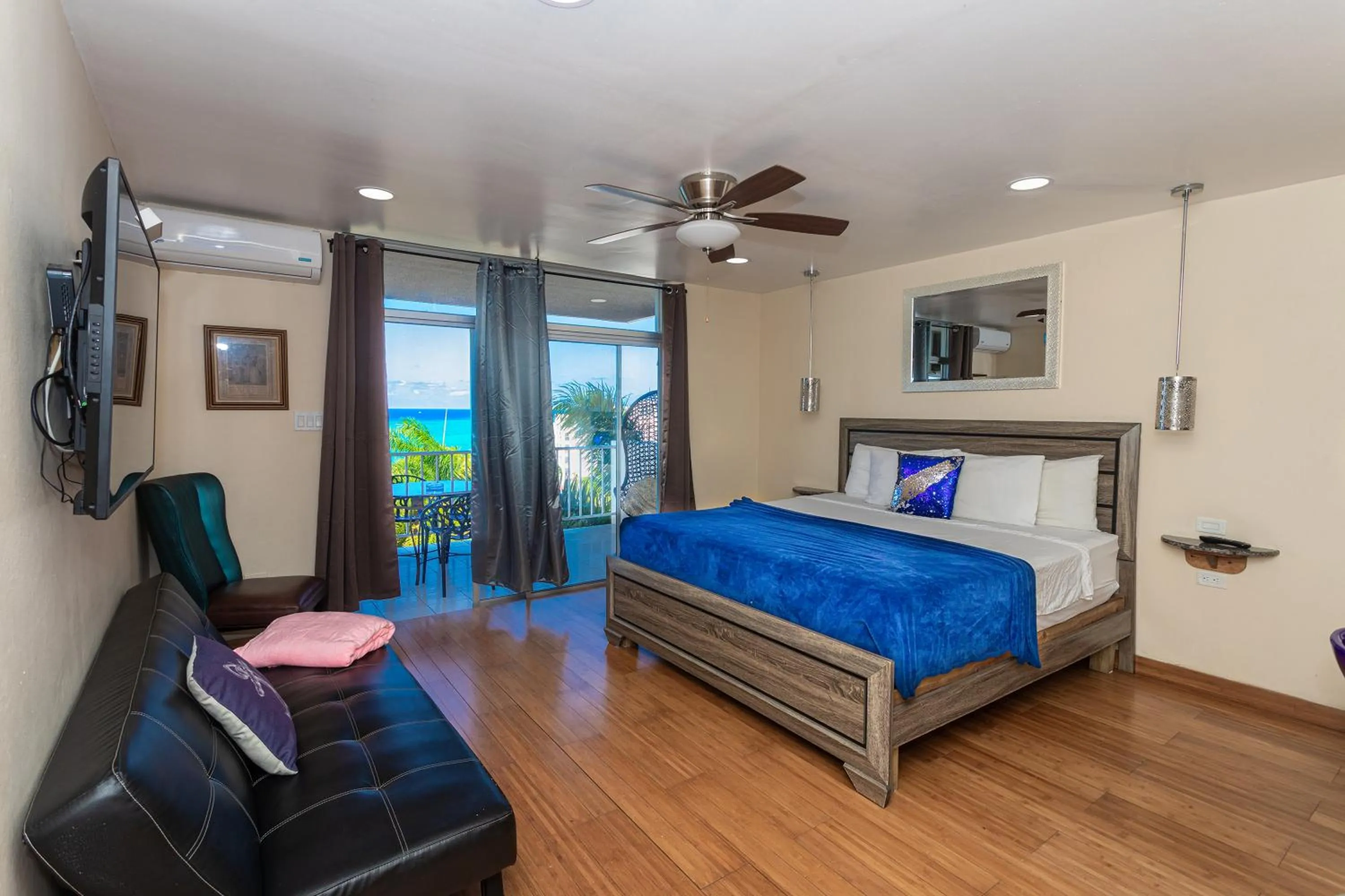 Bed in Montego Bay Club Apartments
