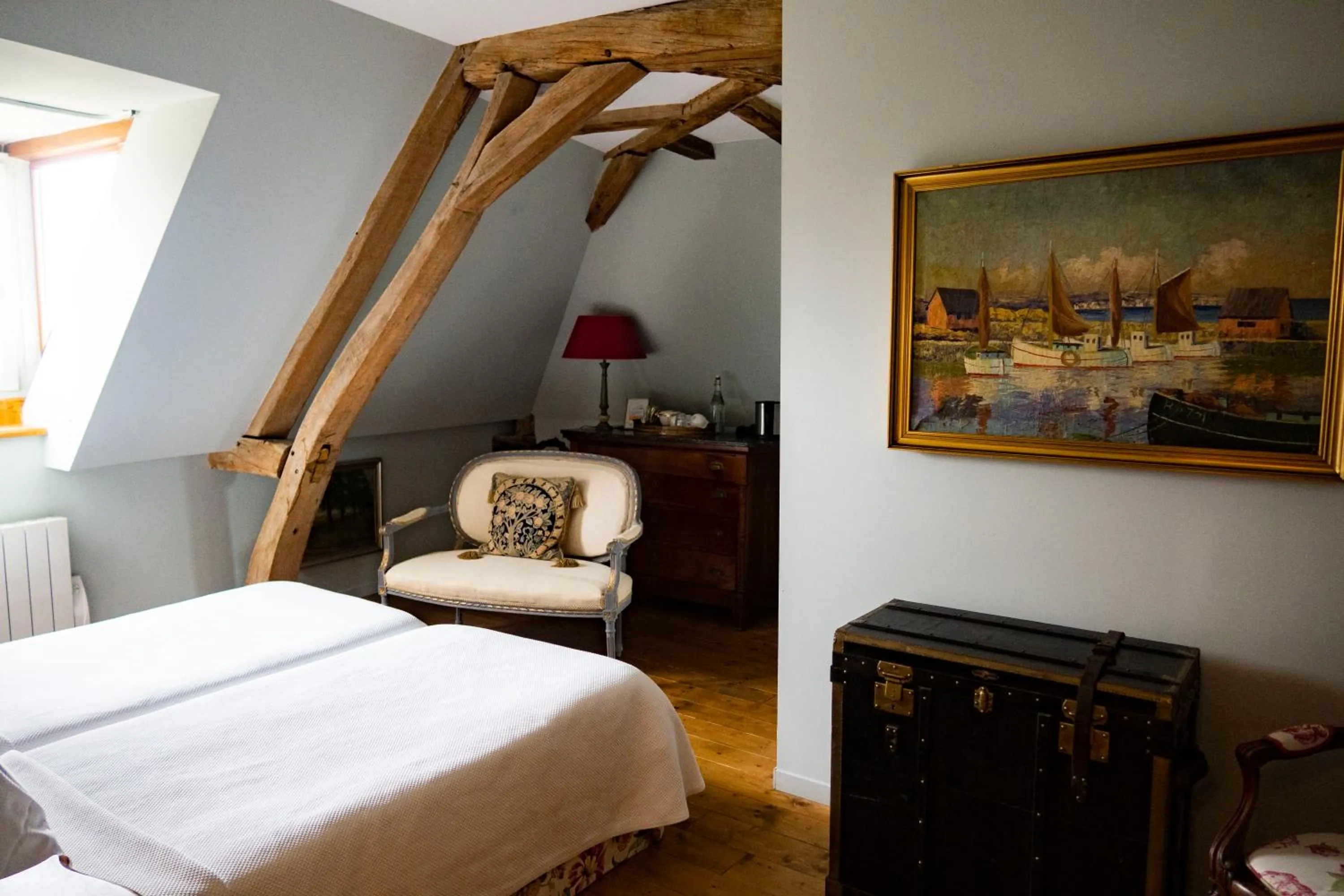 Photo of the whole room, Bed in Jan's place in Burgundy