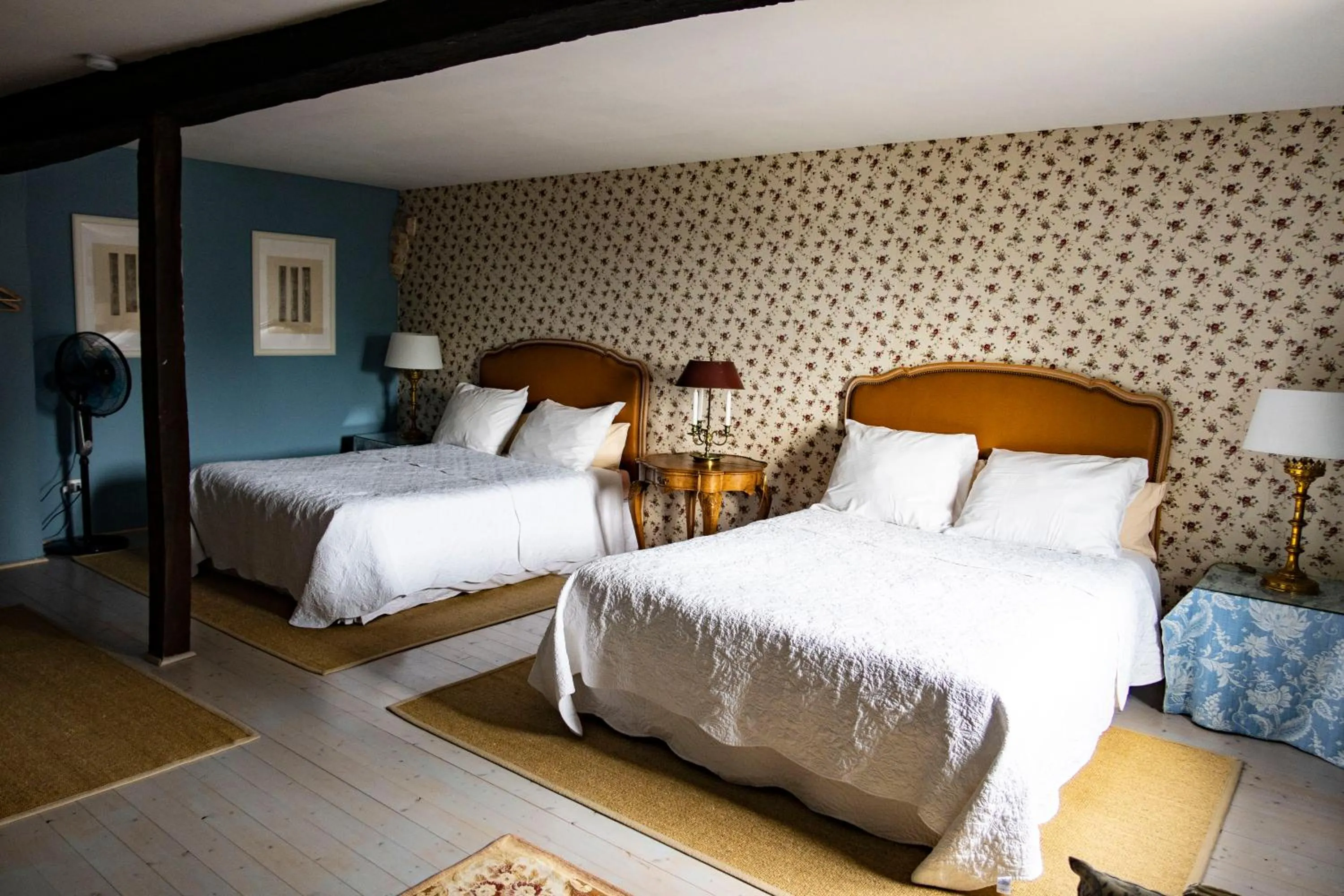 Bedroom, Bed in Jan's place in Burgundy