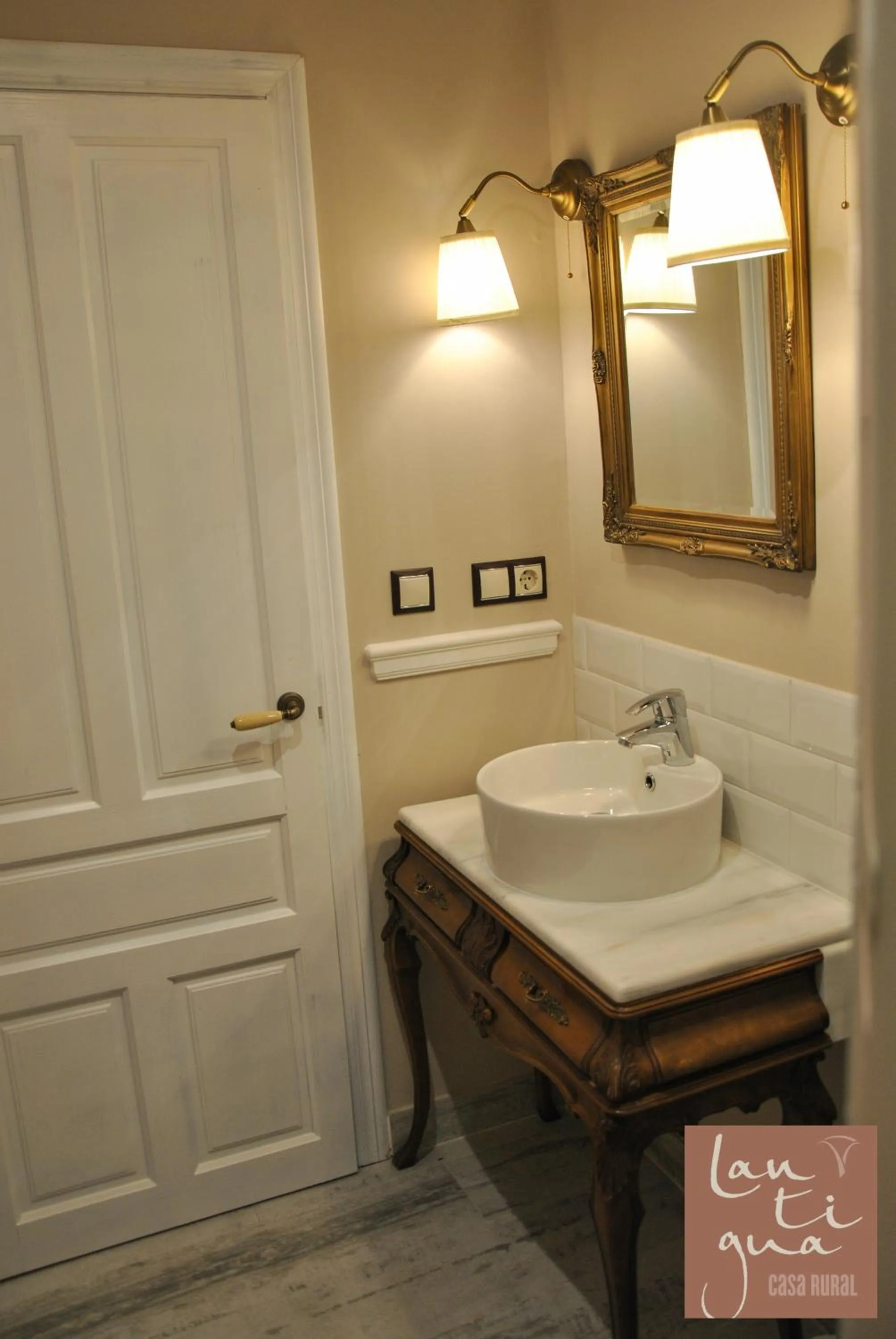 Bathroom in LANTIGUA CASA RURAL