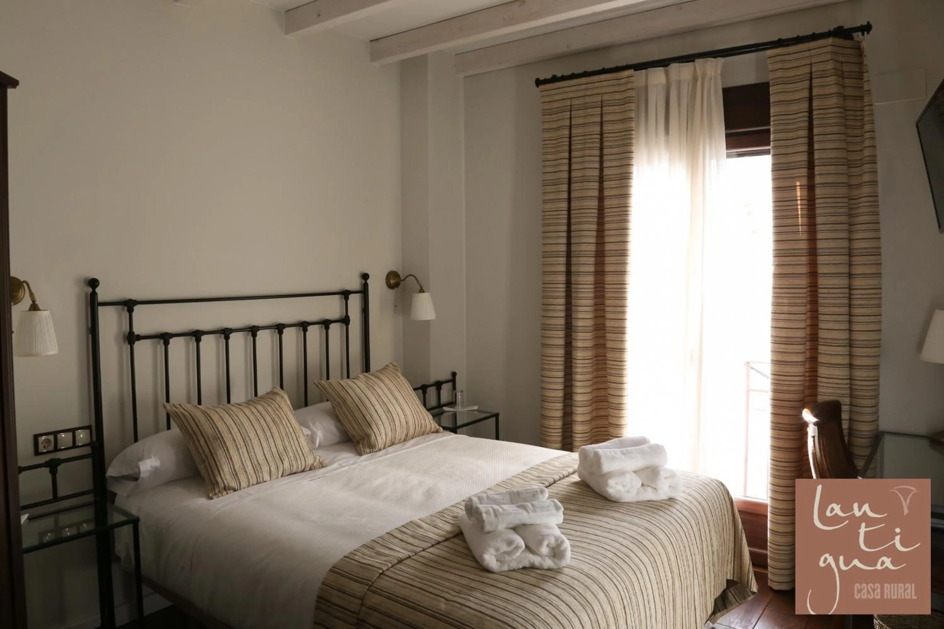 Photo of the whole room, Bed in LANTIGUA CASA RURAL