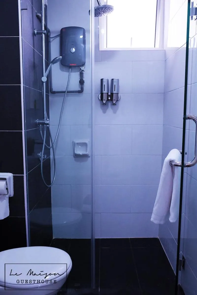 Shower in Le Maison GuestHouse Ipoh Majestic