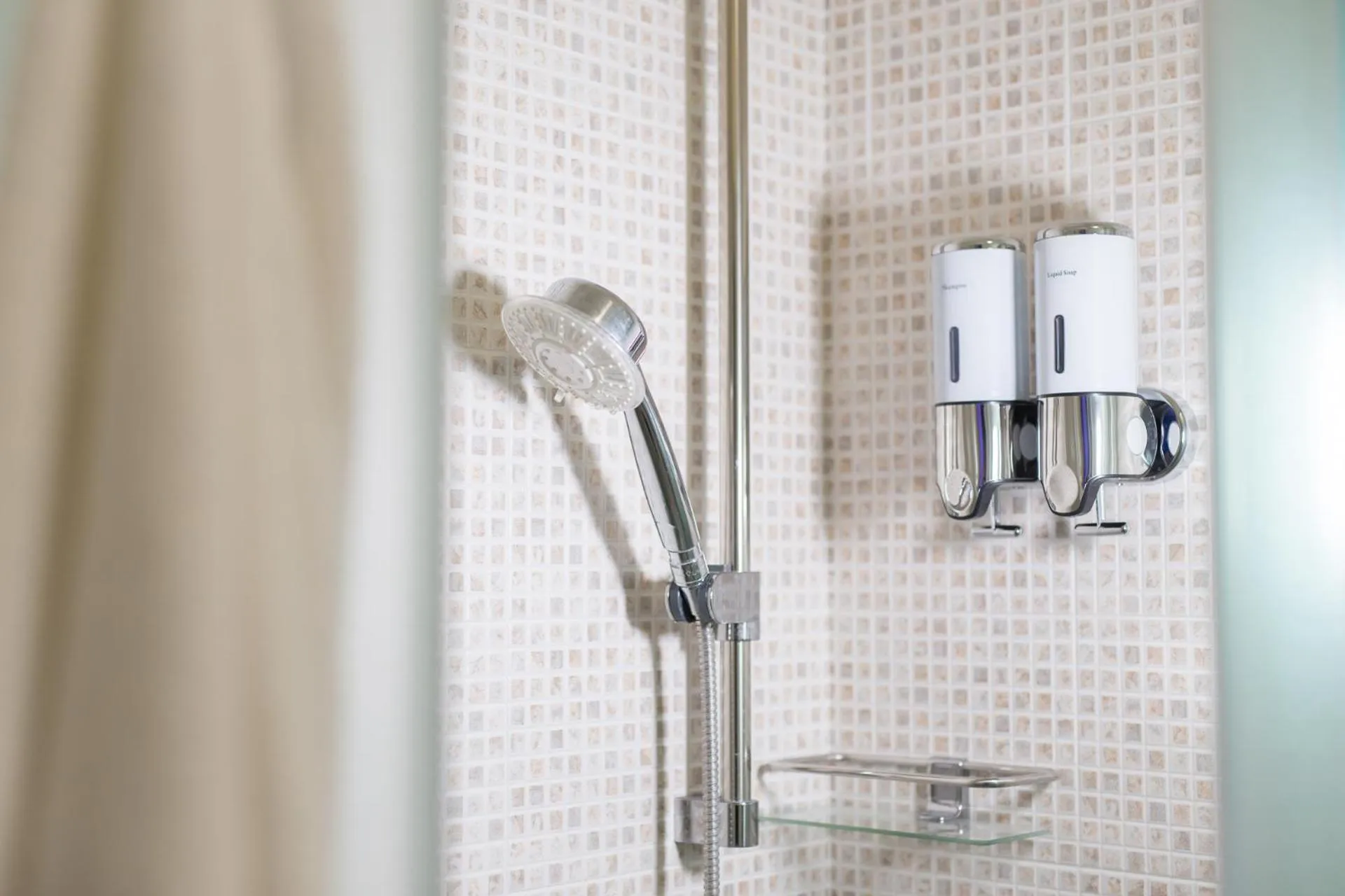 Bathroom in SuiteIRIS B&B