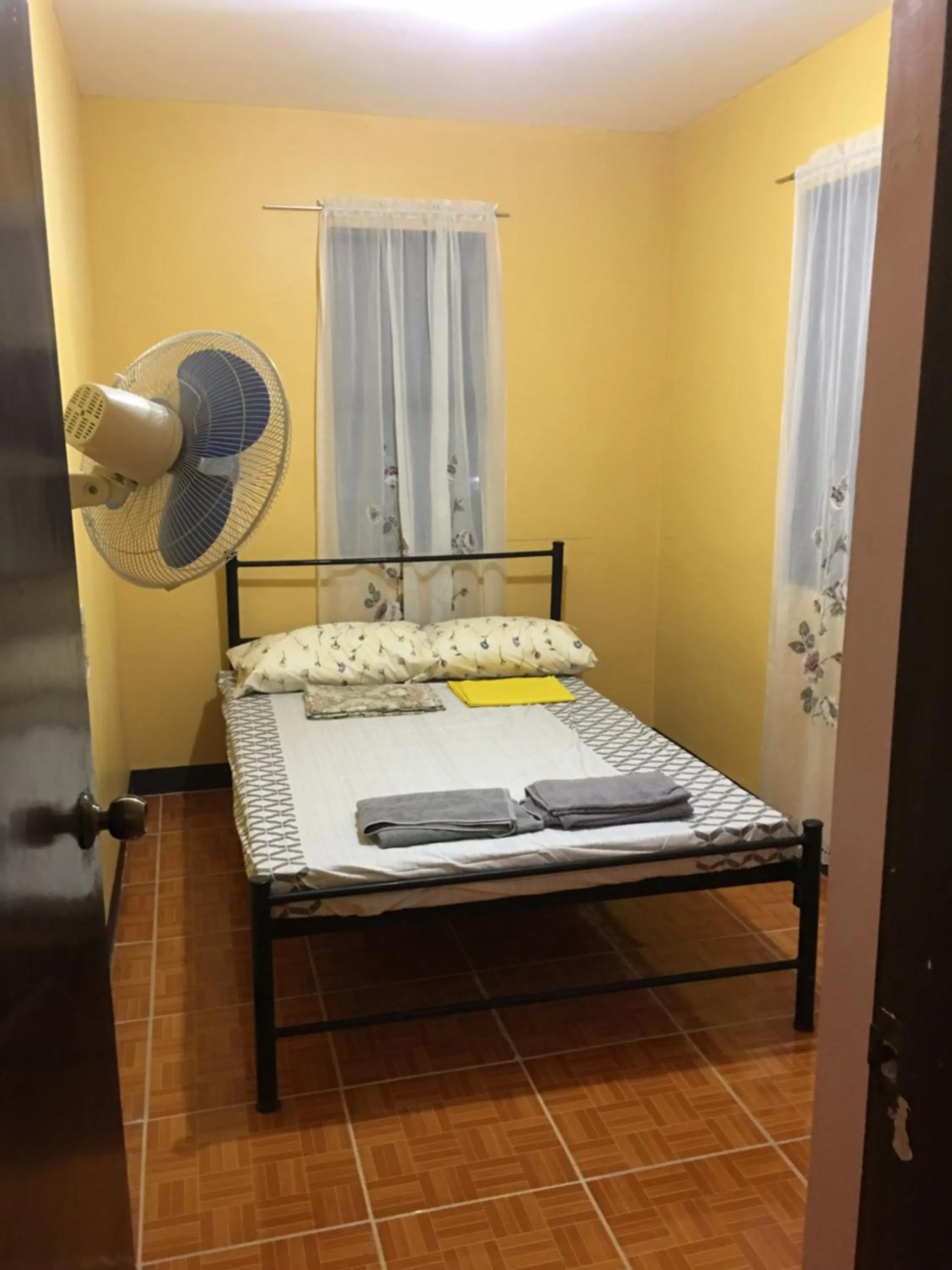 Bed in Pines Mansion 2 Homestay Rooms for Rent in Cash with 30 percent Advance Payment to Confirm