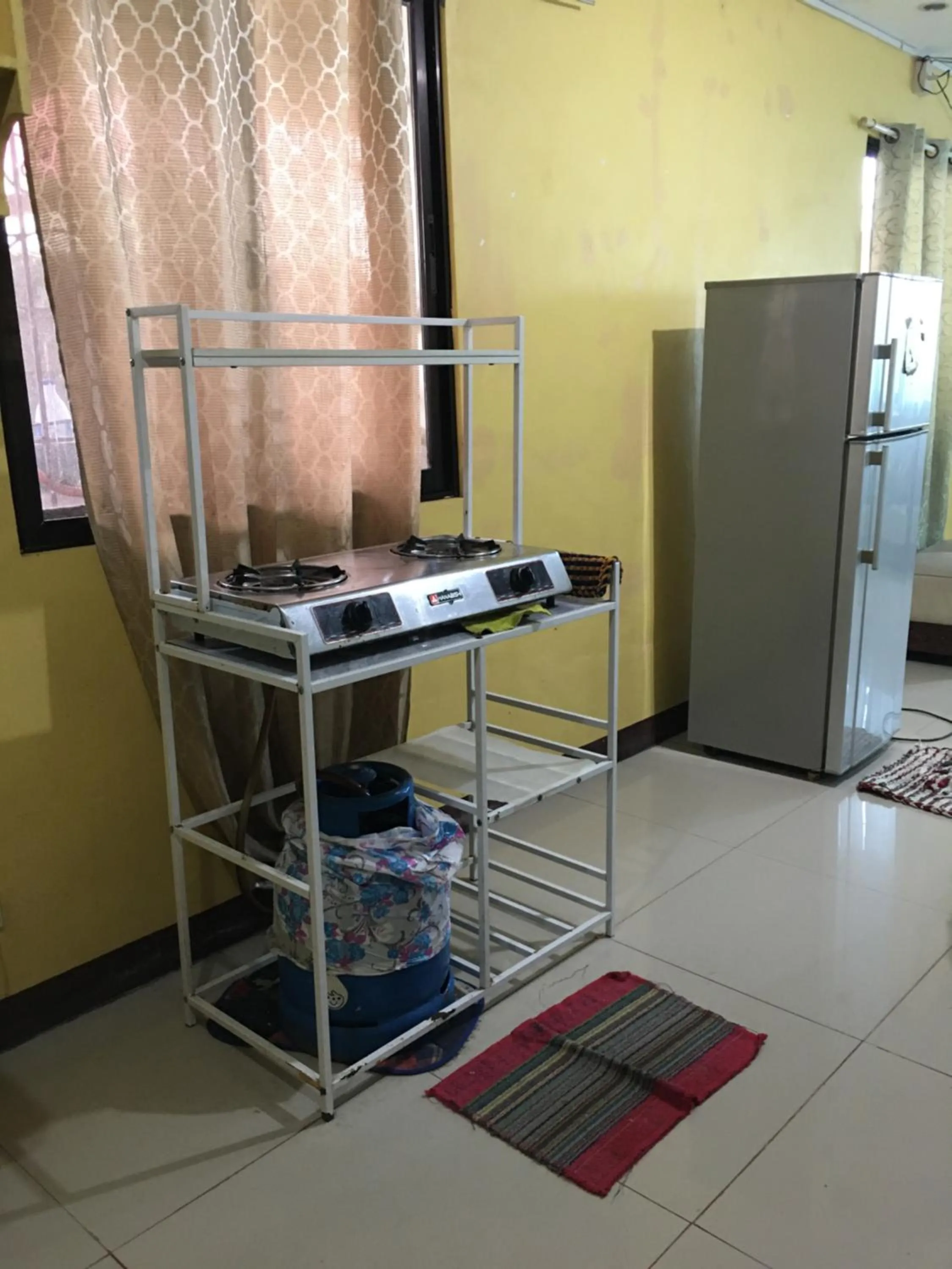 Kitchen or kitchenette in Pines Mansion 2 Homestay Rooms for Rent in Cash with 30 percent Advance Payment to Confirm