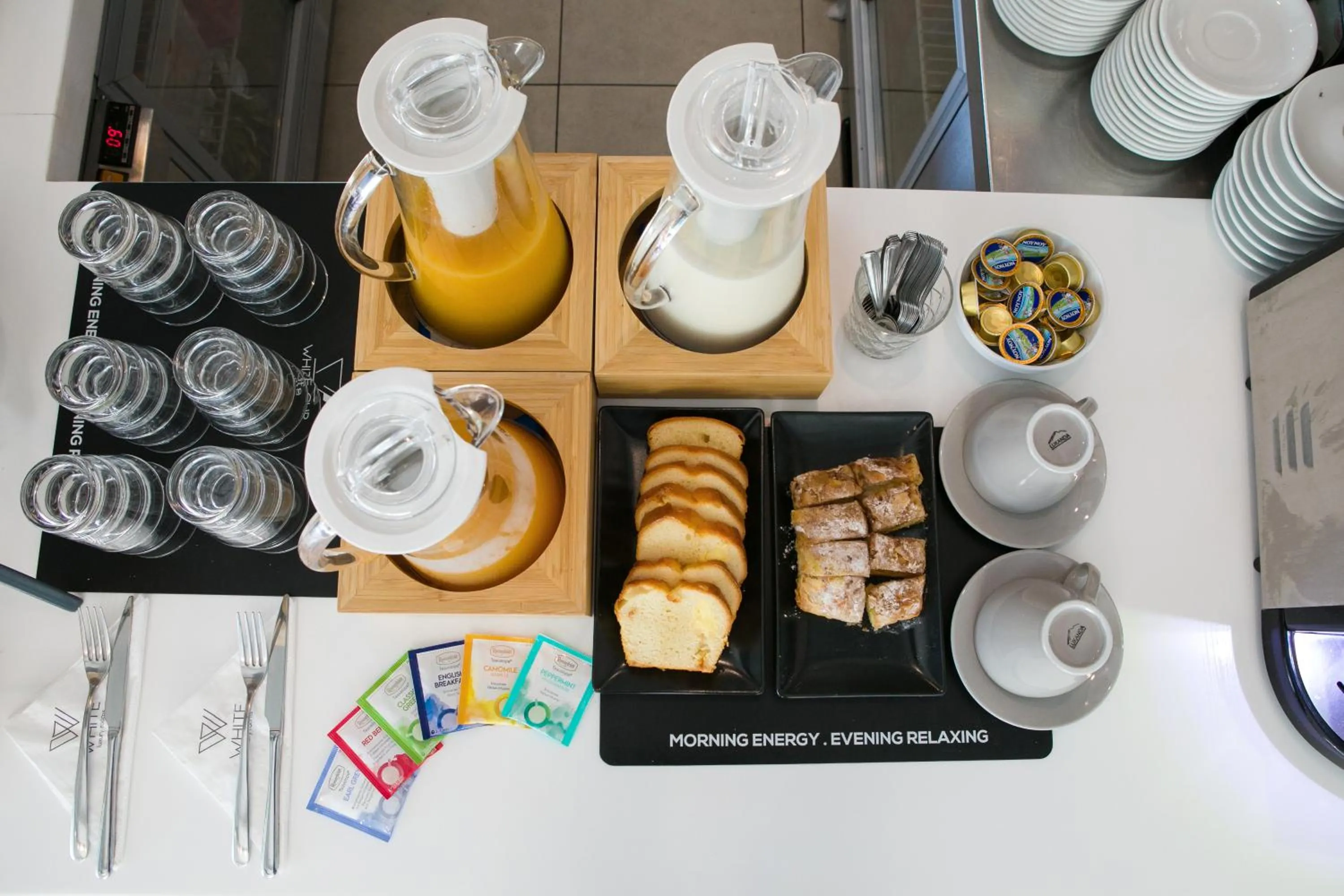 Breakfast in White Luxury