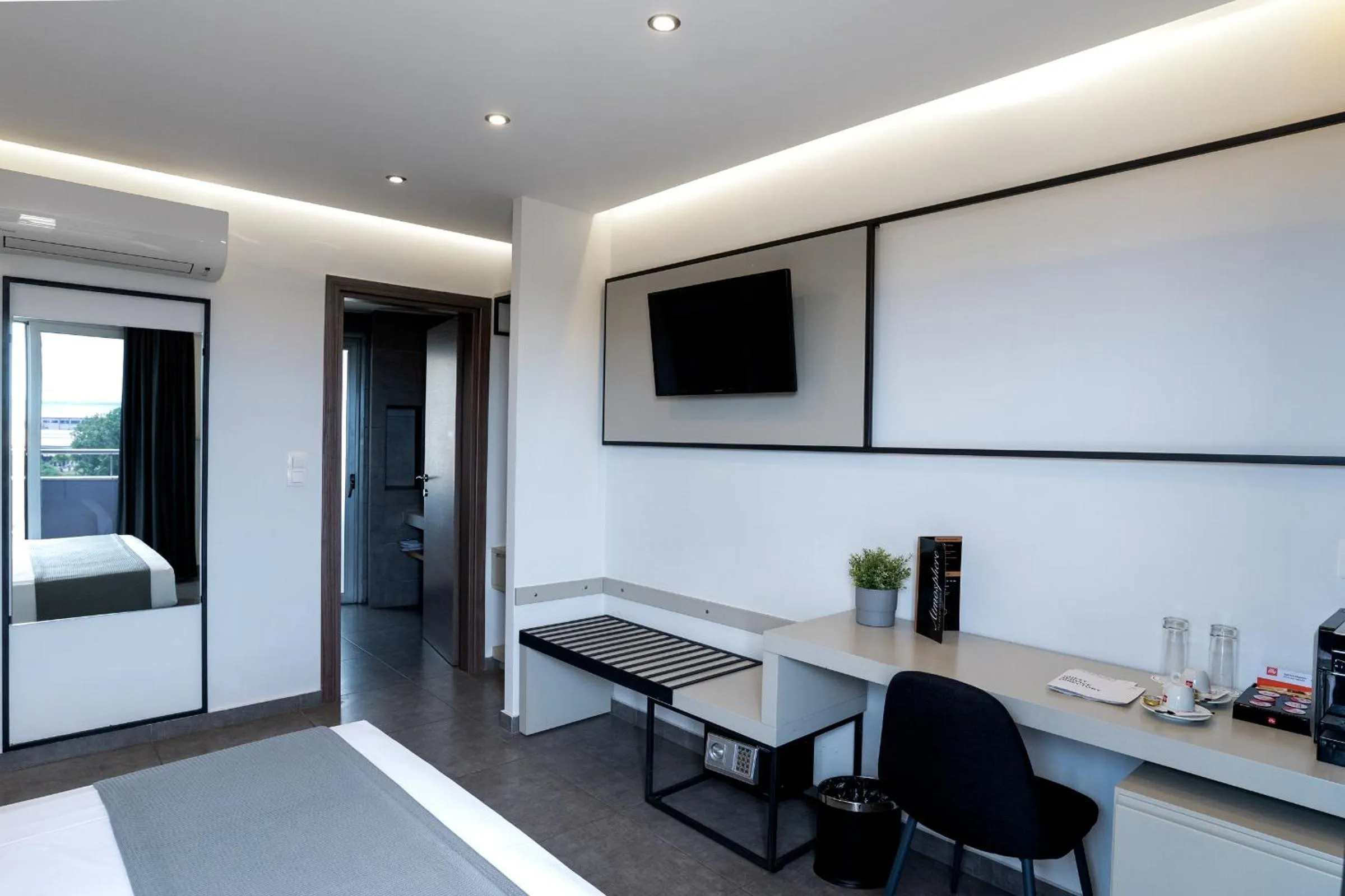 TV and multimedia, Bed in White Luxury