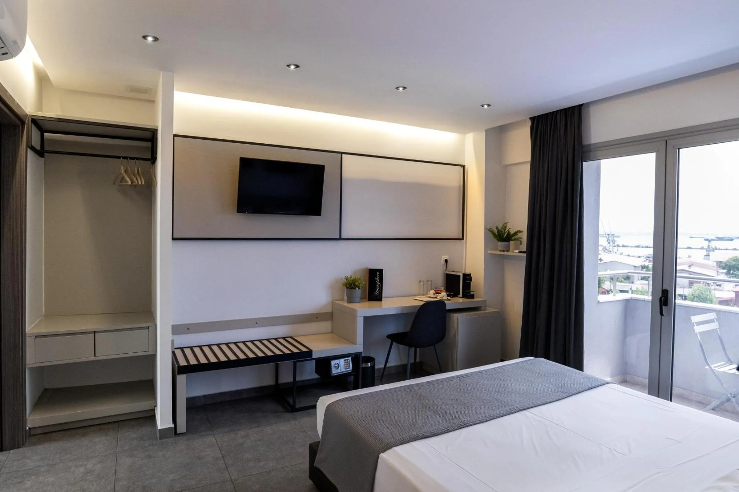 Area and facilities, Bed in White Luxury