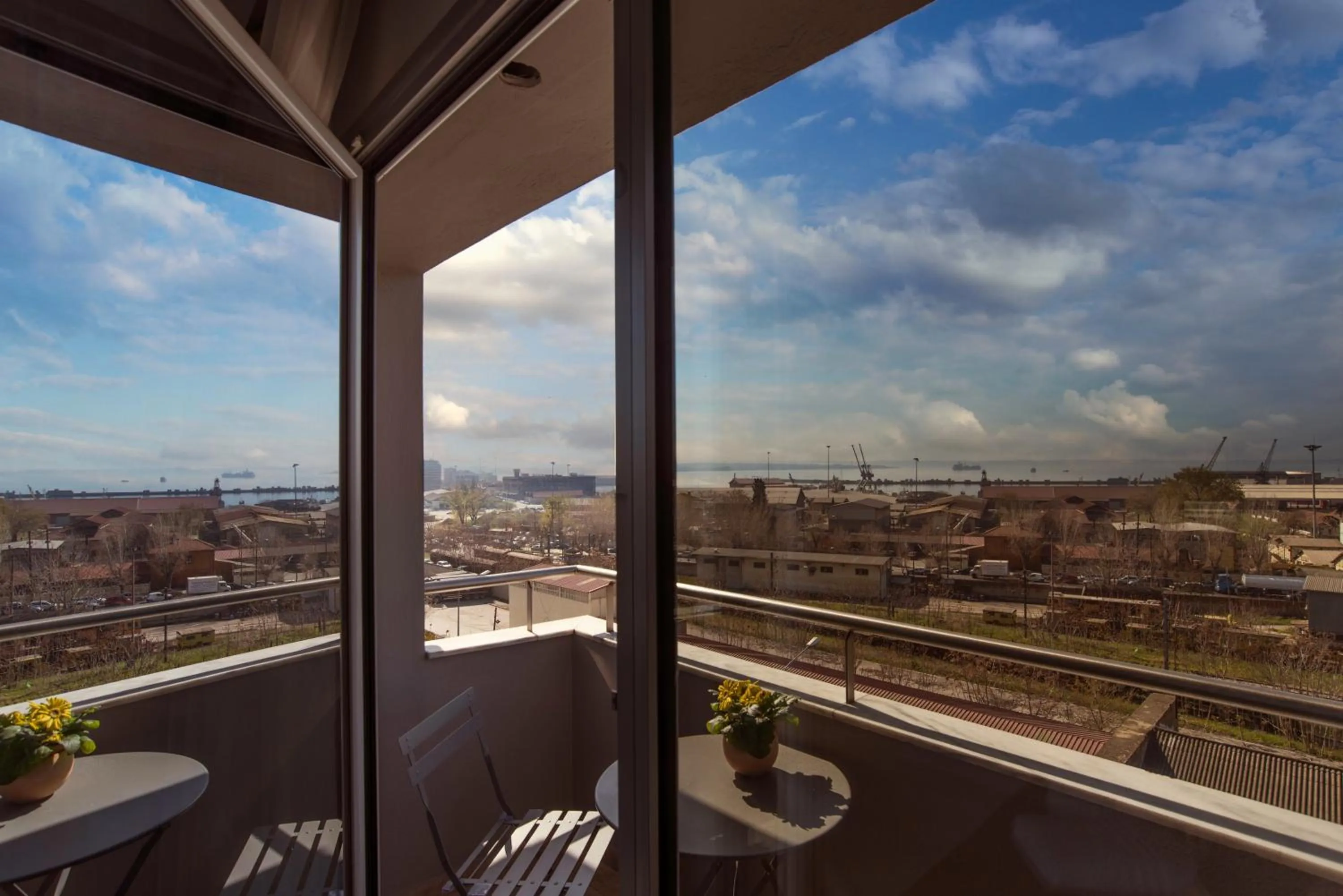 Balcony/Terrace in White Luxury