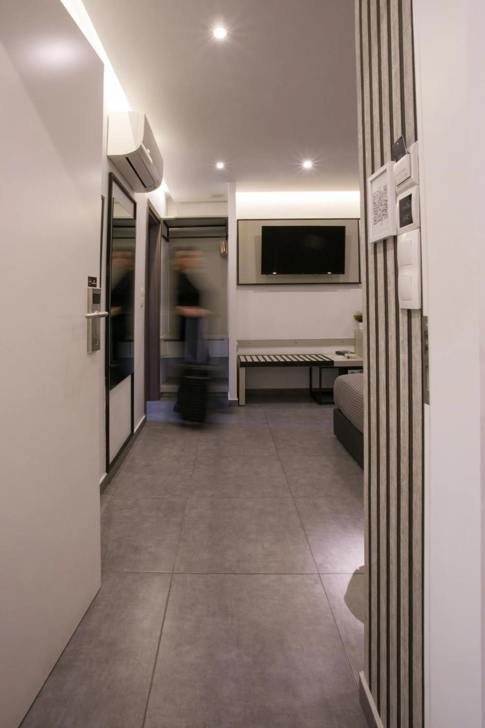 TV and multimedia in White Luxury