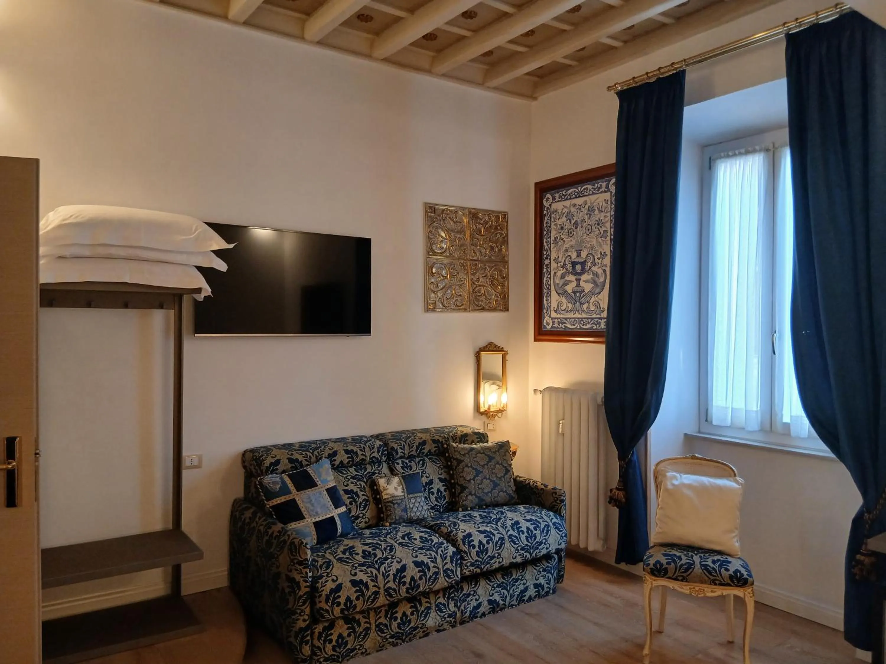 Decorative detail in Excellent Trinity Rooms