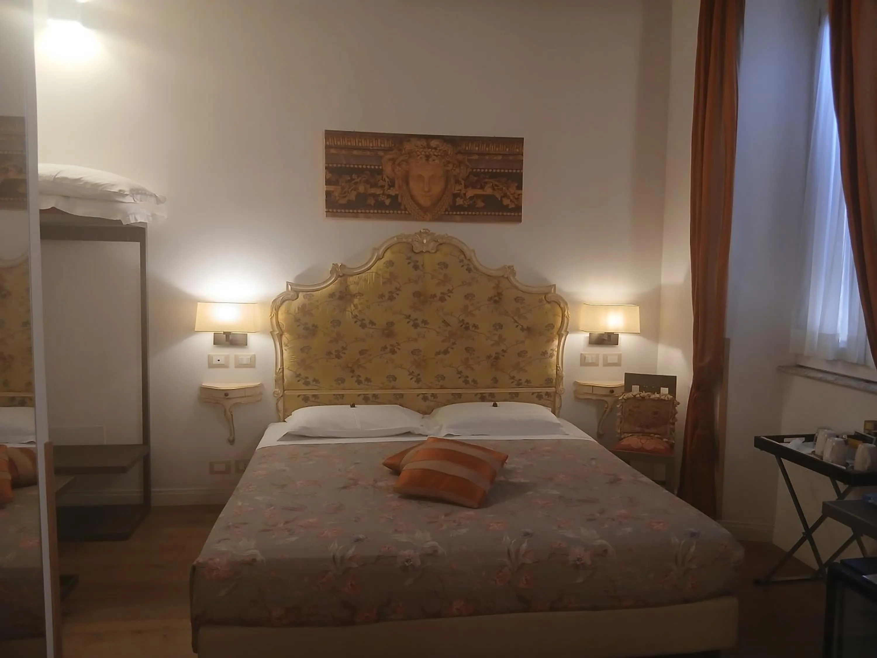 Deluxe Suite in Excellent Trinity Rooms