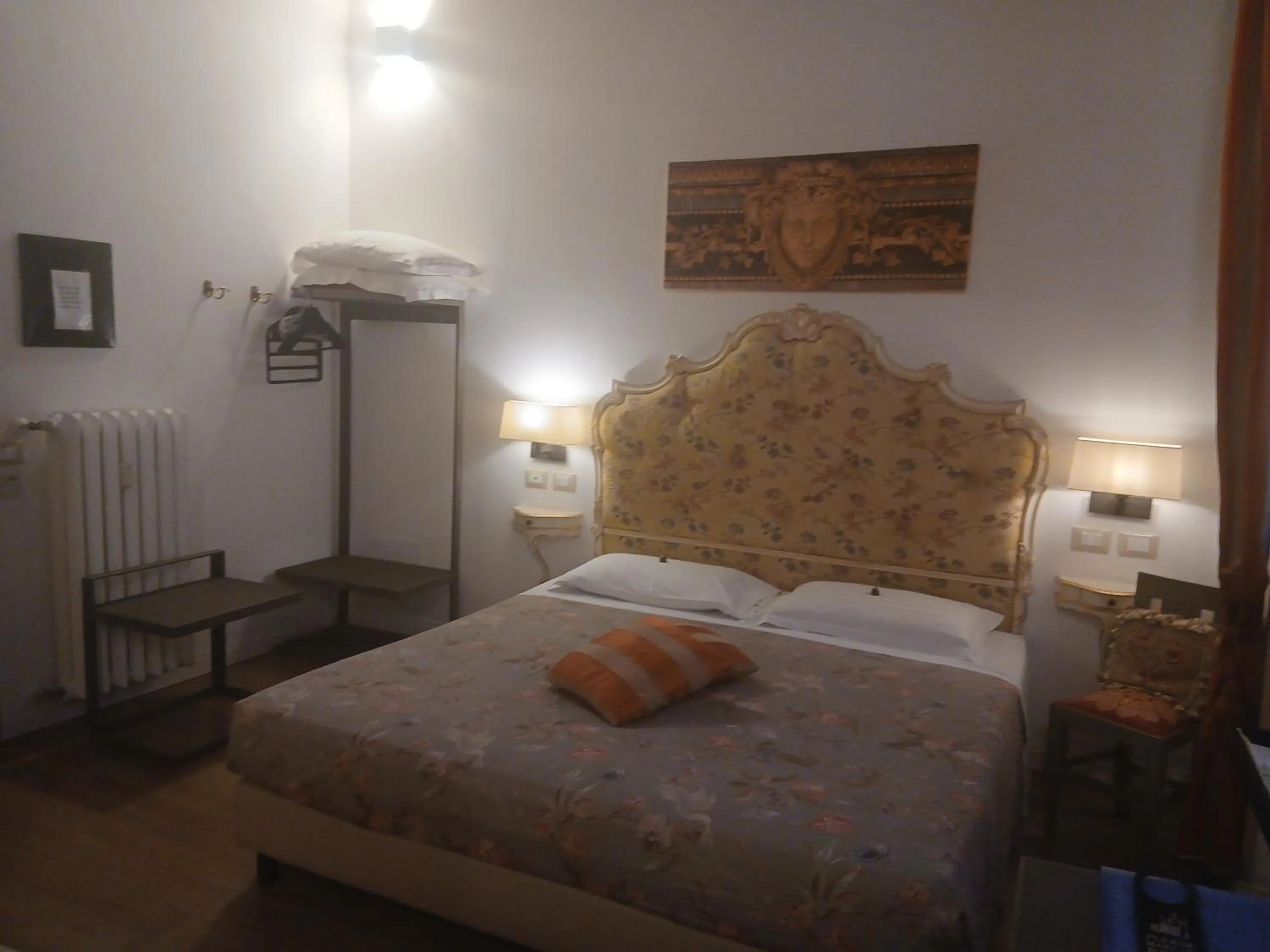 Bed in Excellent Trinity Rooms