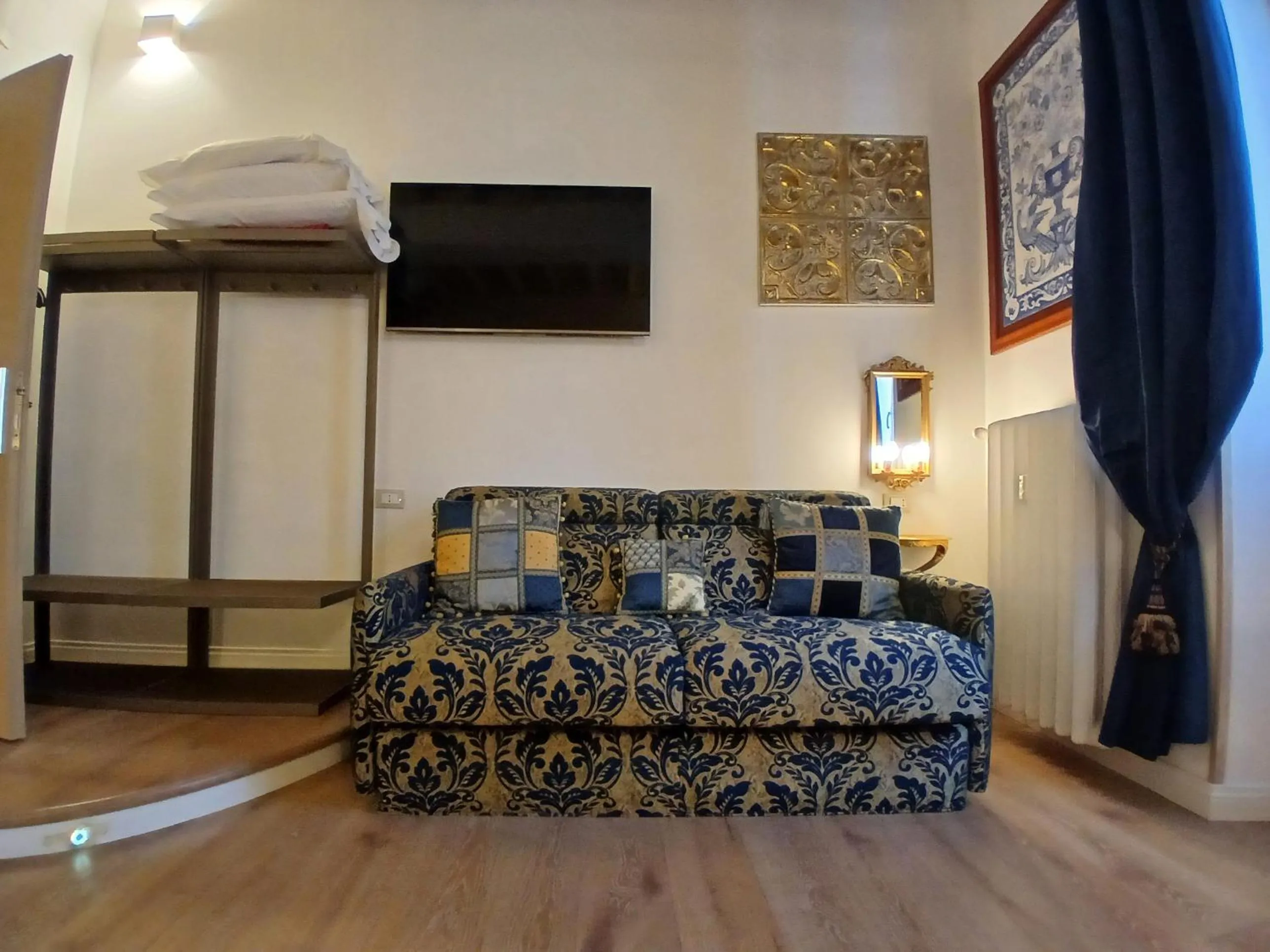 Decorative detail in Excellent Trinity Rooms