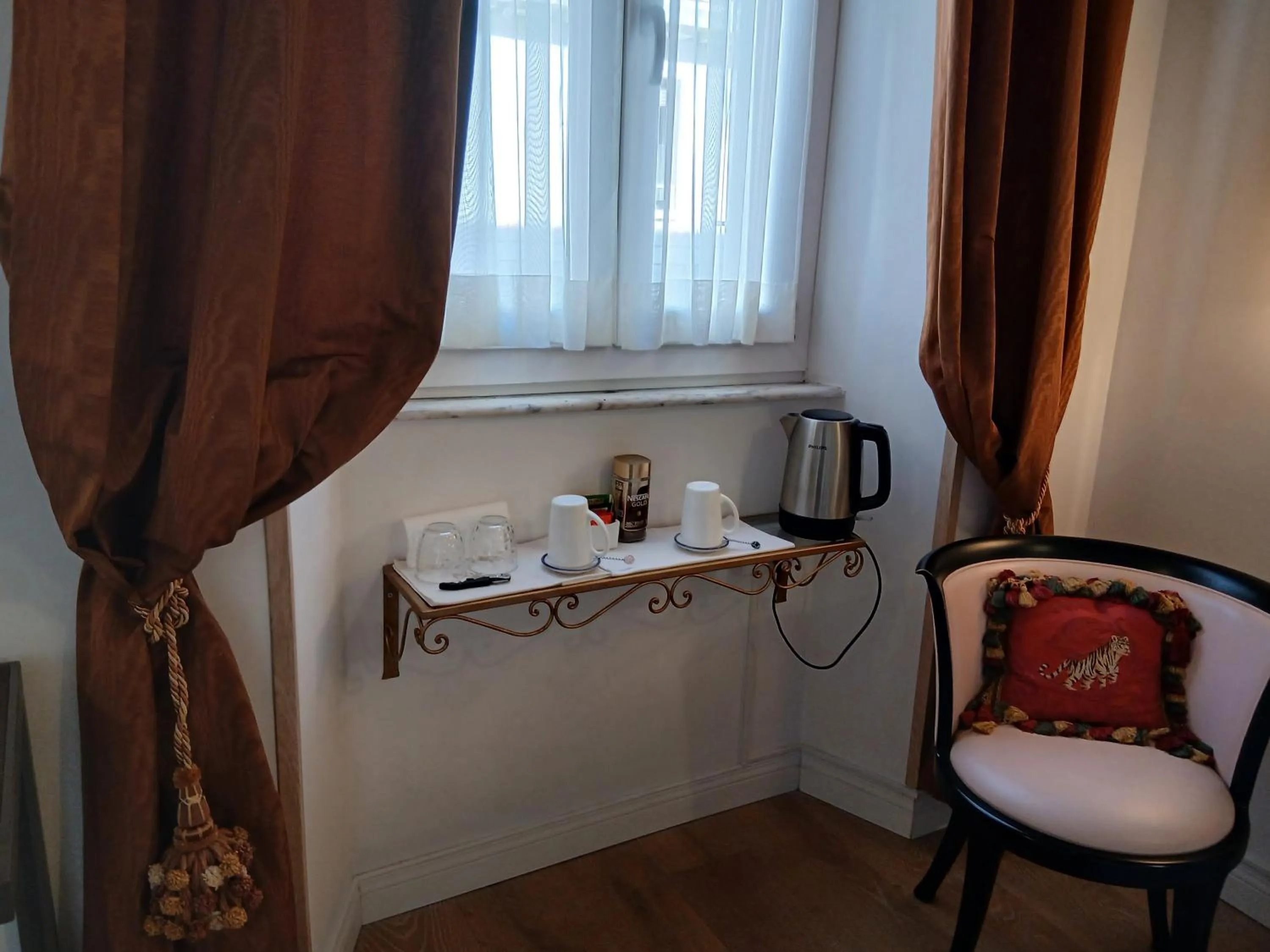 Decorative detail in Excellent Trinity Rooms