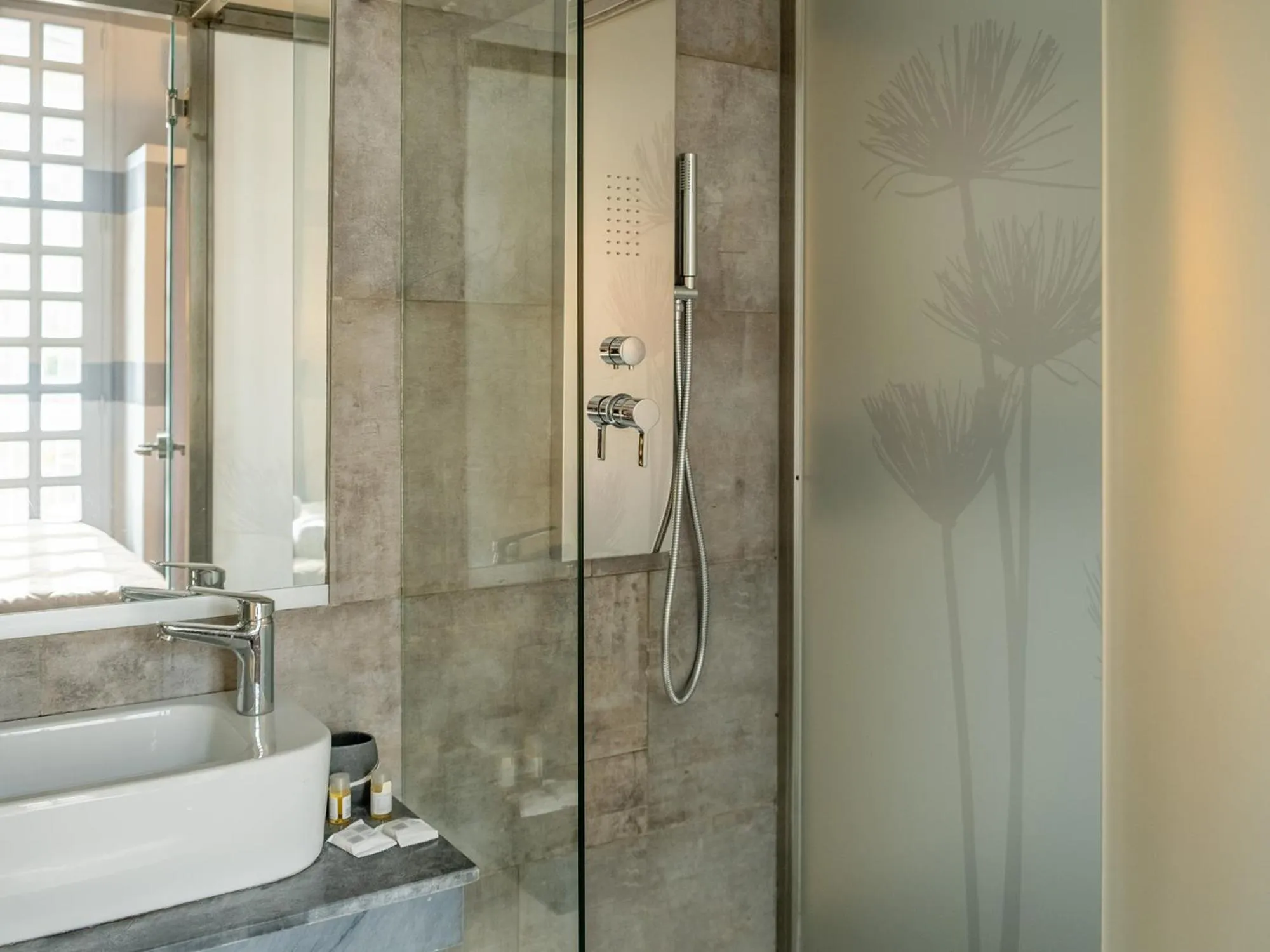 Shower in Design 4 Rooms