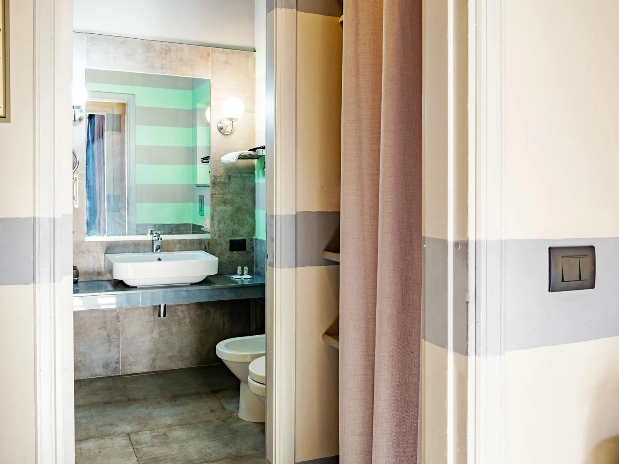 Shower in Design 4 Rooms