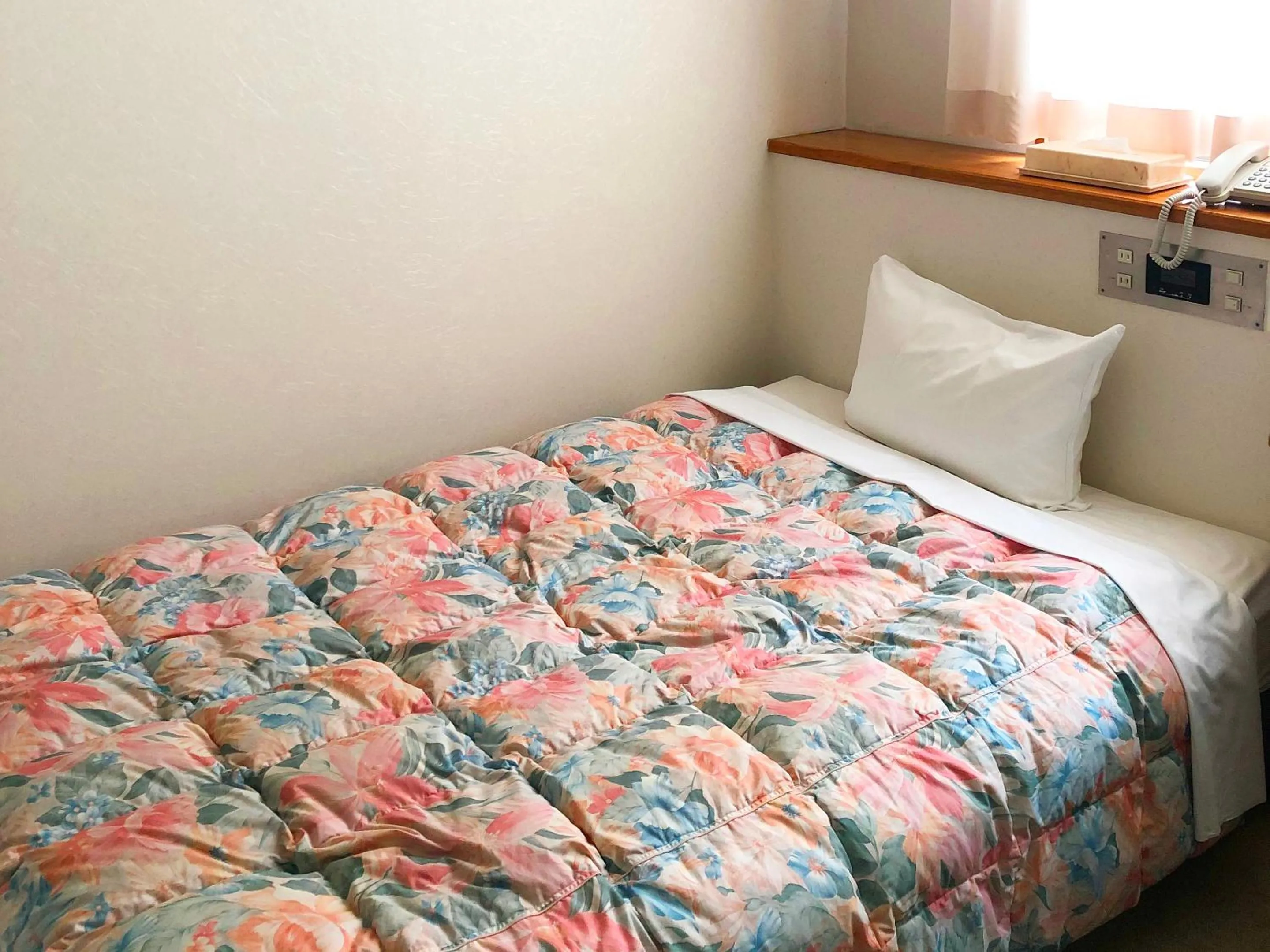 Photo of the whole room, Bed in Hotel King