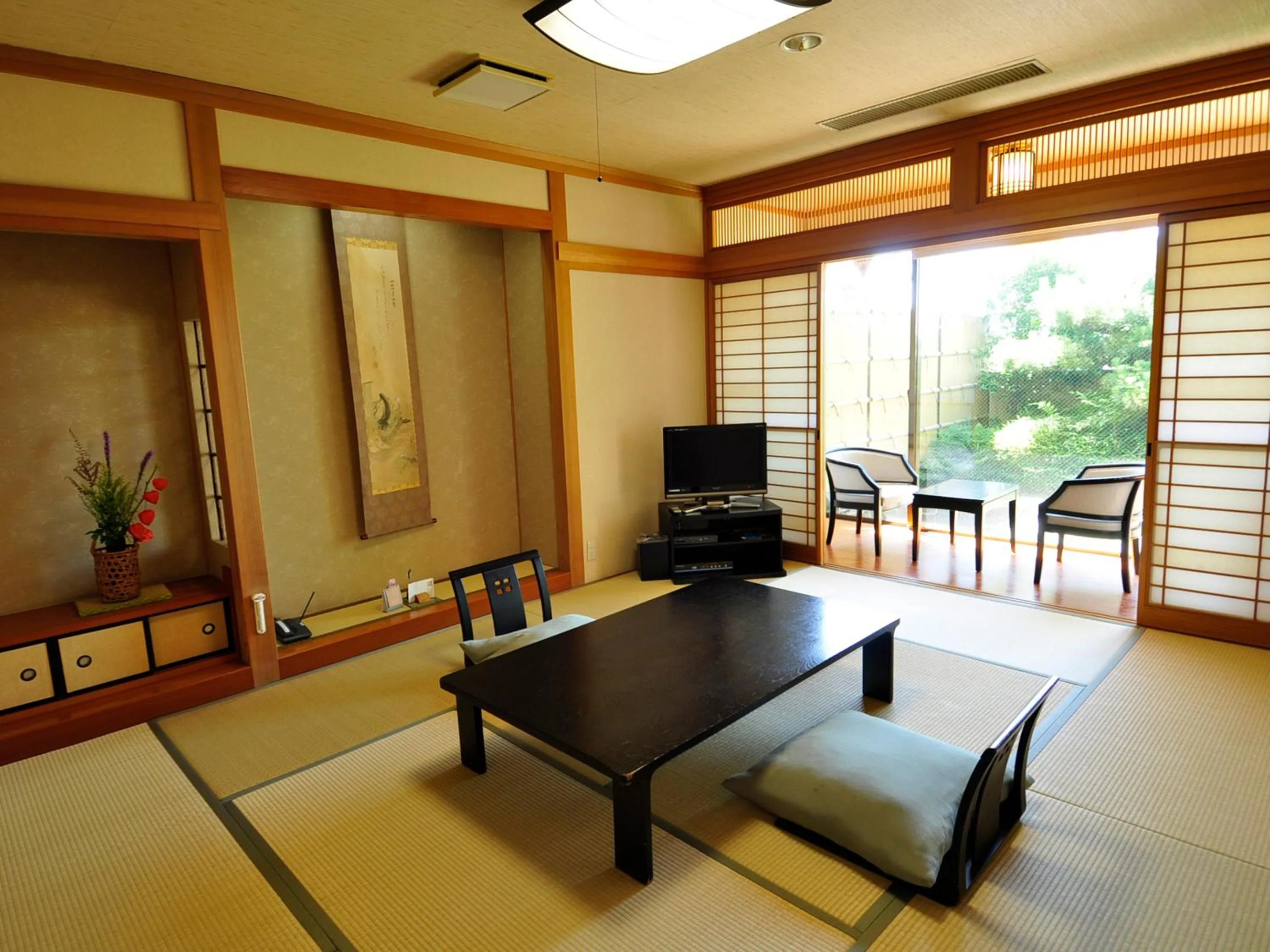 Photo of the whole room in Hotel King