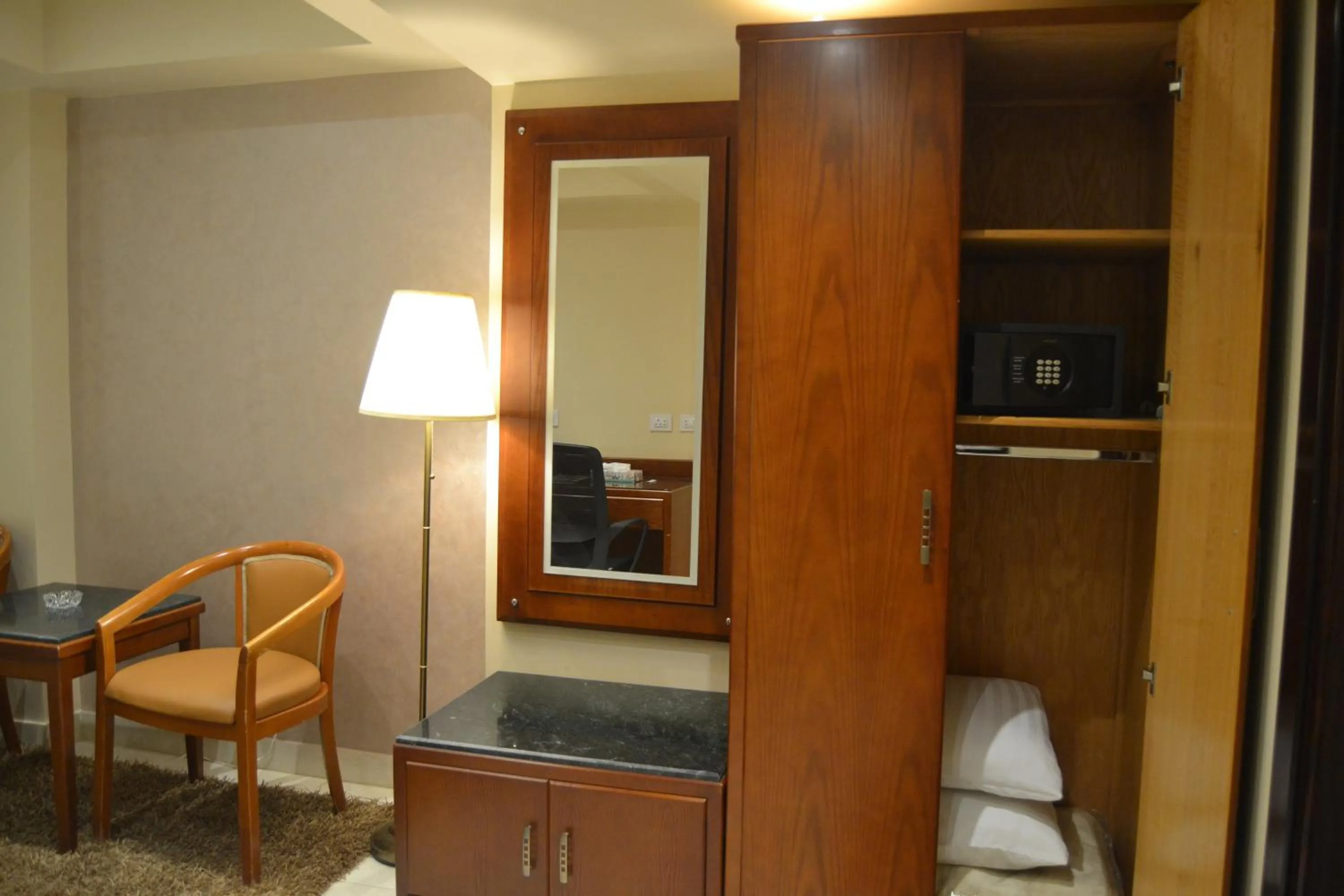 hair dresser in Omar El Khayam Al Minya Hotel