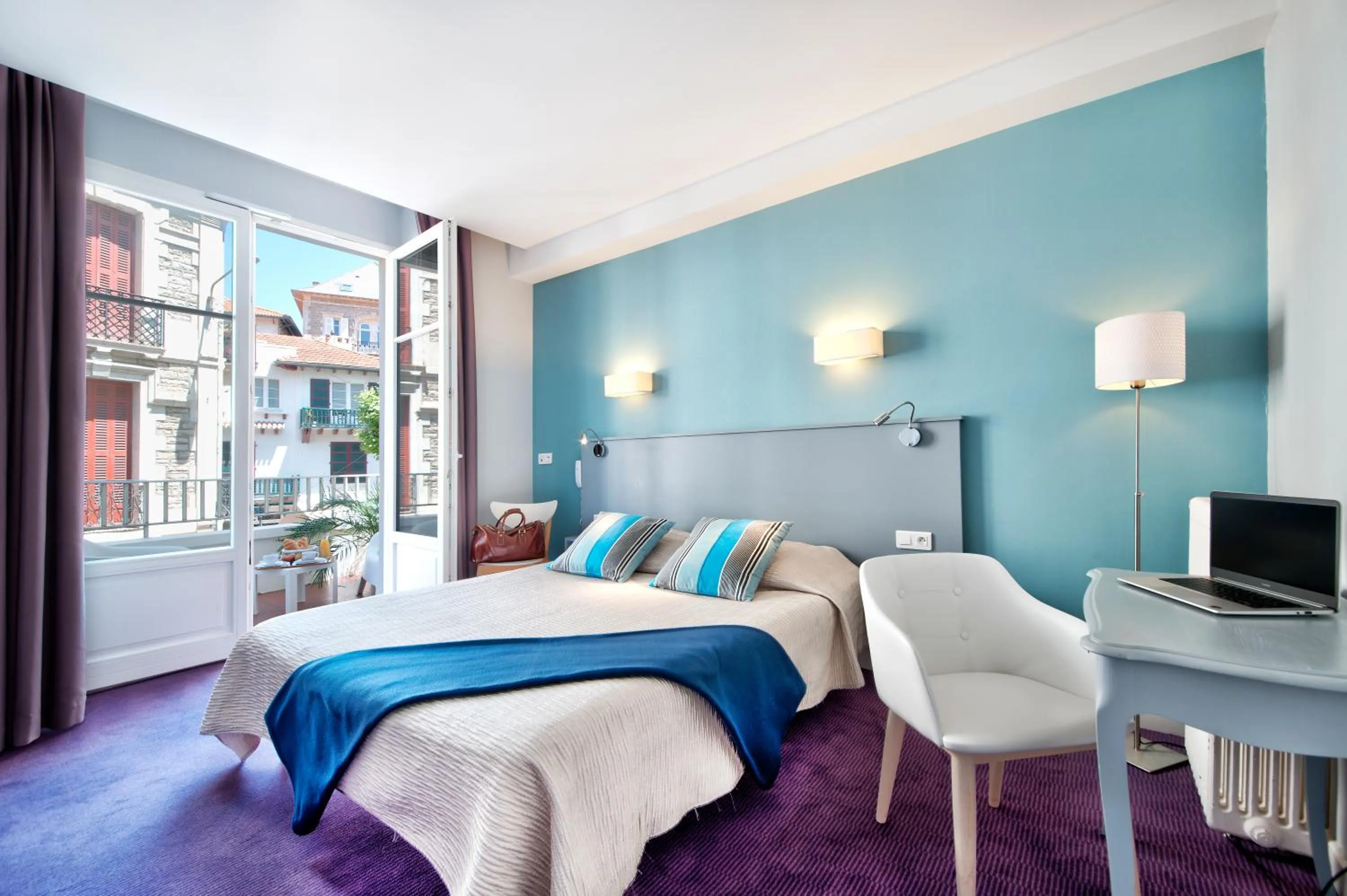 Photo of the whole room in Hôtel Le Saphir