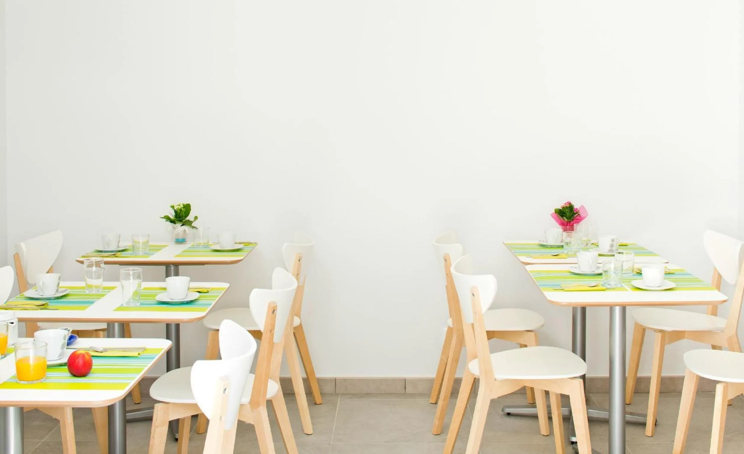 Restaurant/places to eat in Hôtel Le Saphir