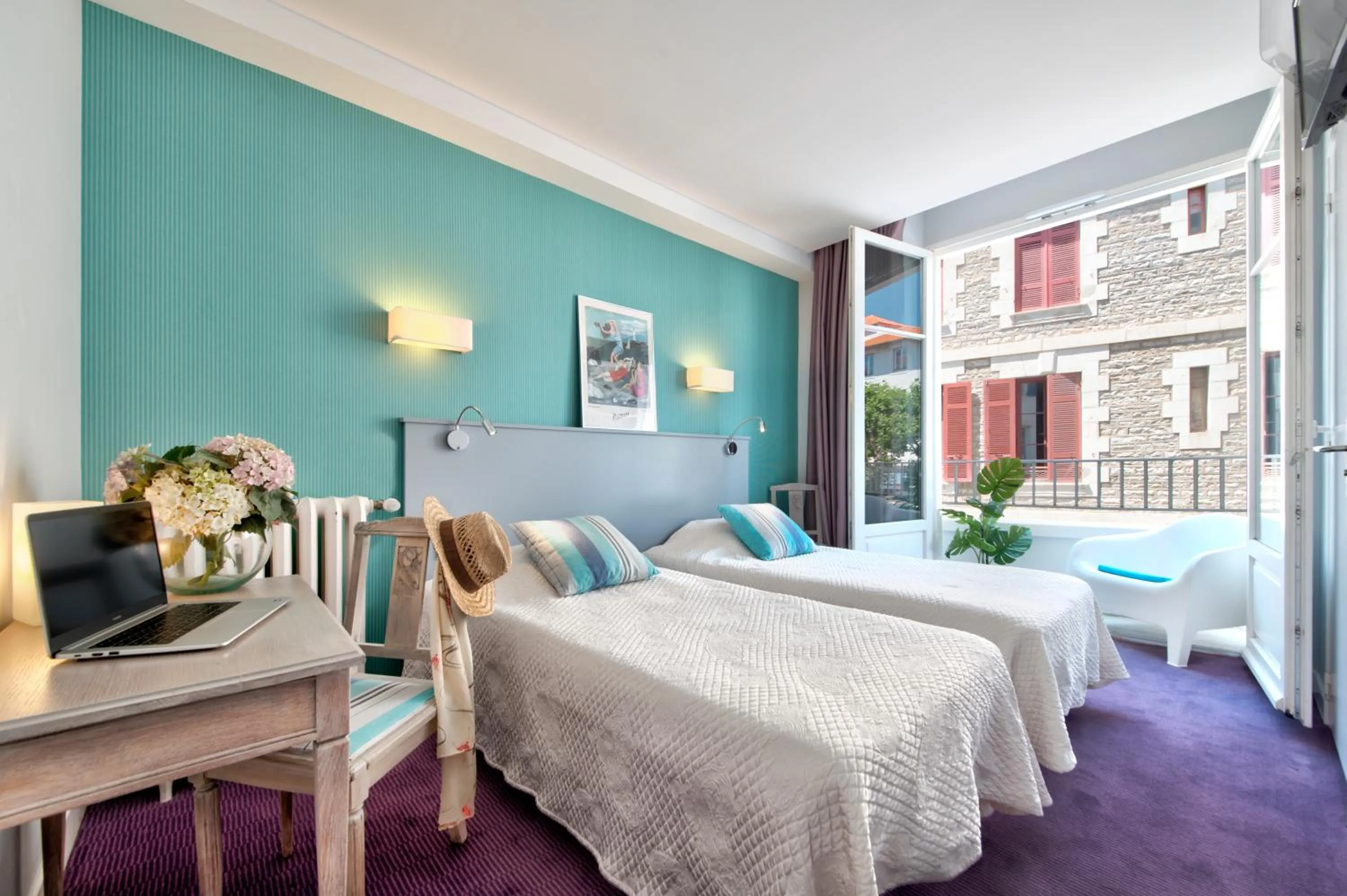 Photo of the whole room in Hôtel Le Saphir