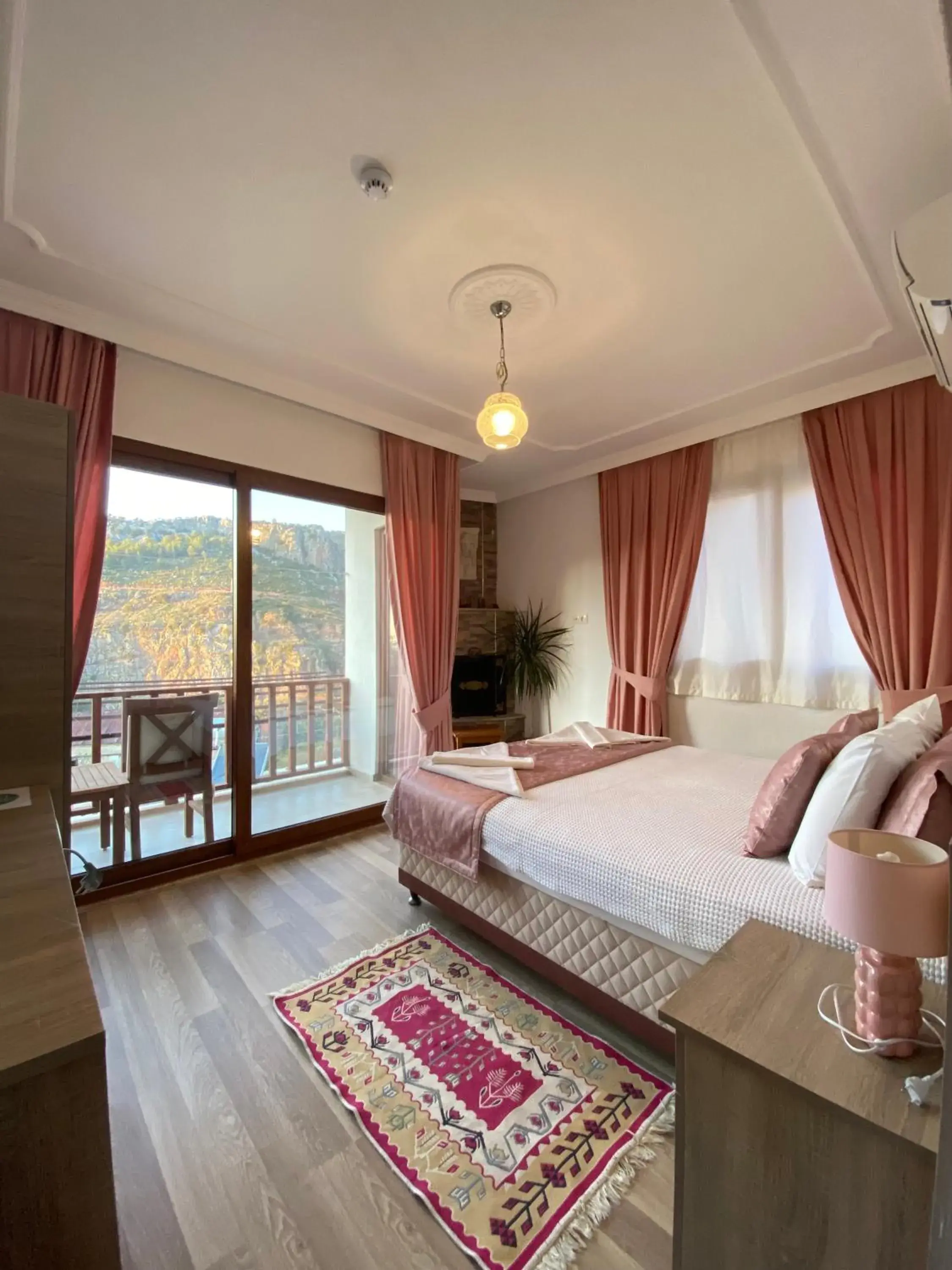 Queen Room with Balcony in Faralya Misafir Evi Queen Room with Balcony in Faralya Misafir Evi