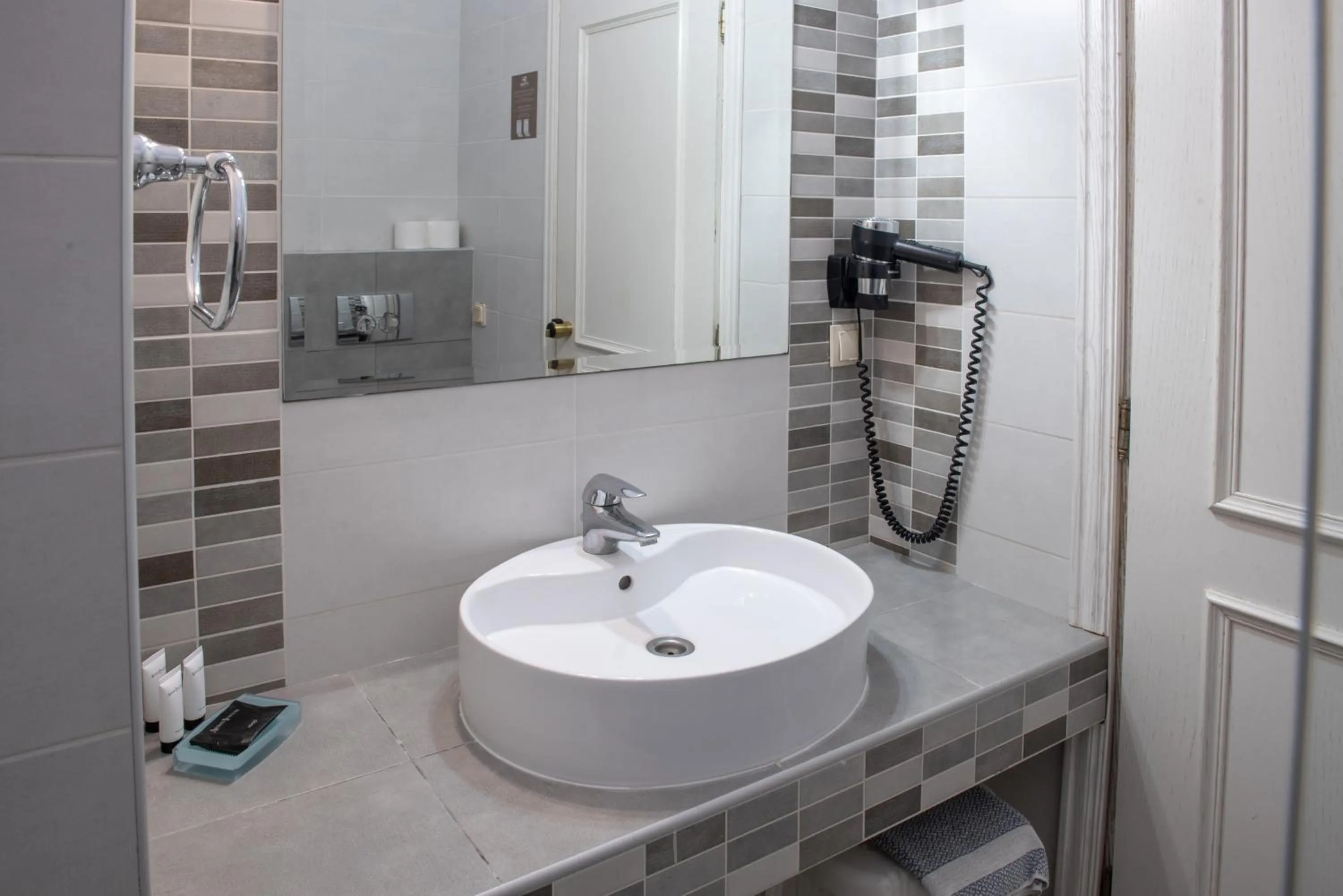 Shower in Hotel Strass